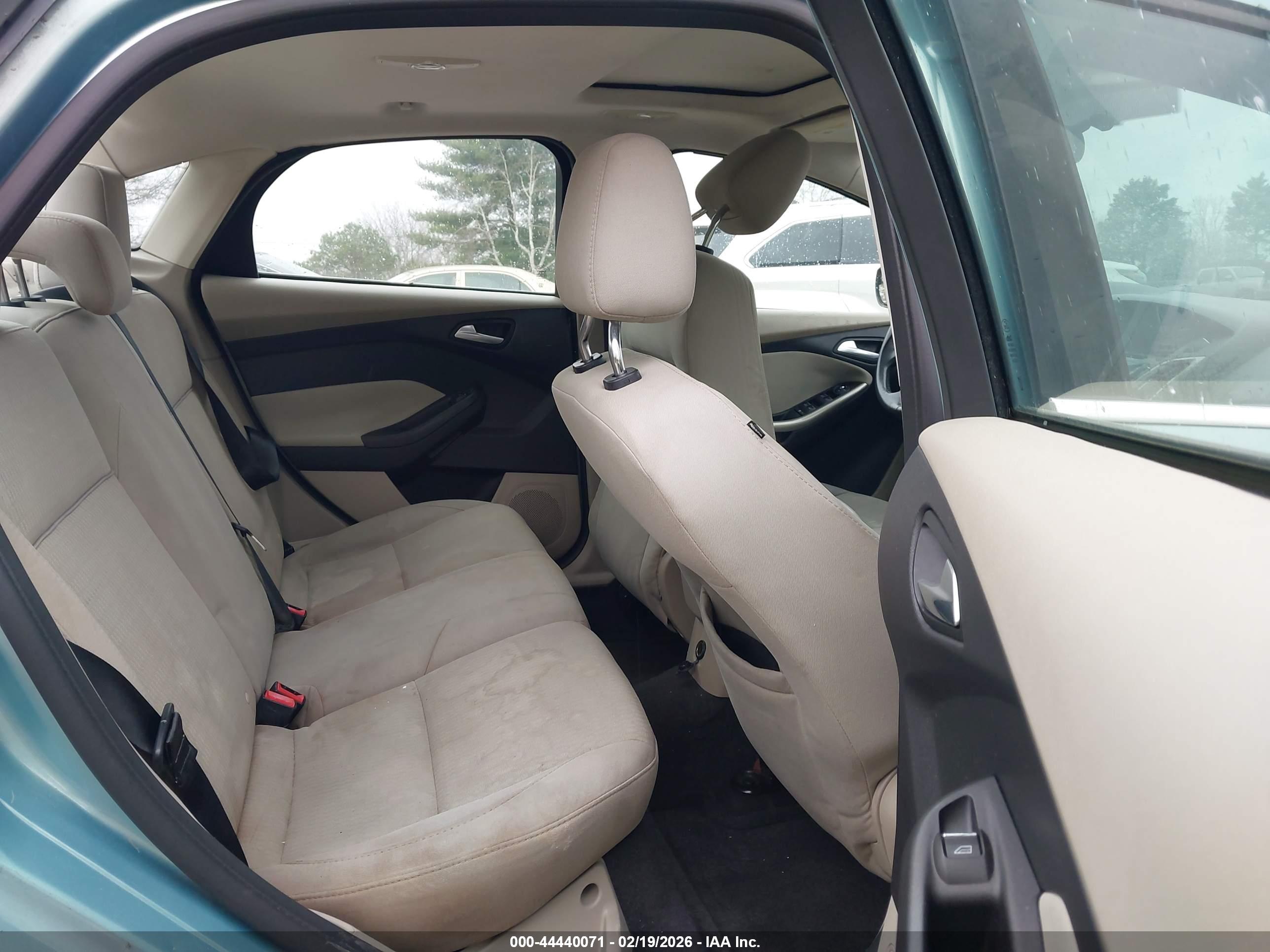 FORD FOCUS image 8