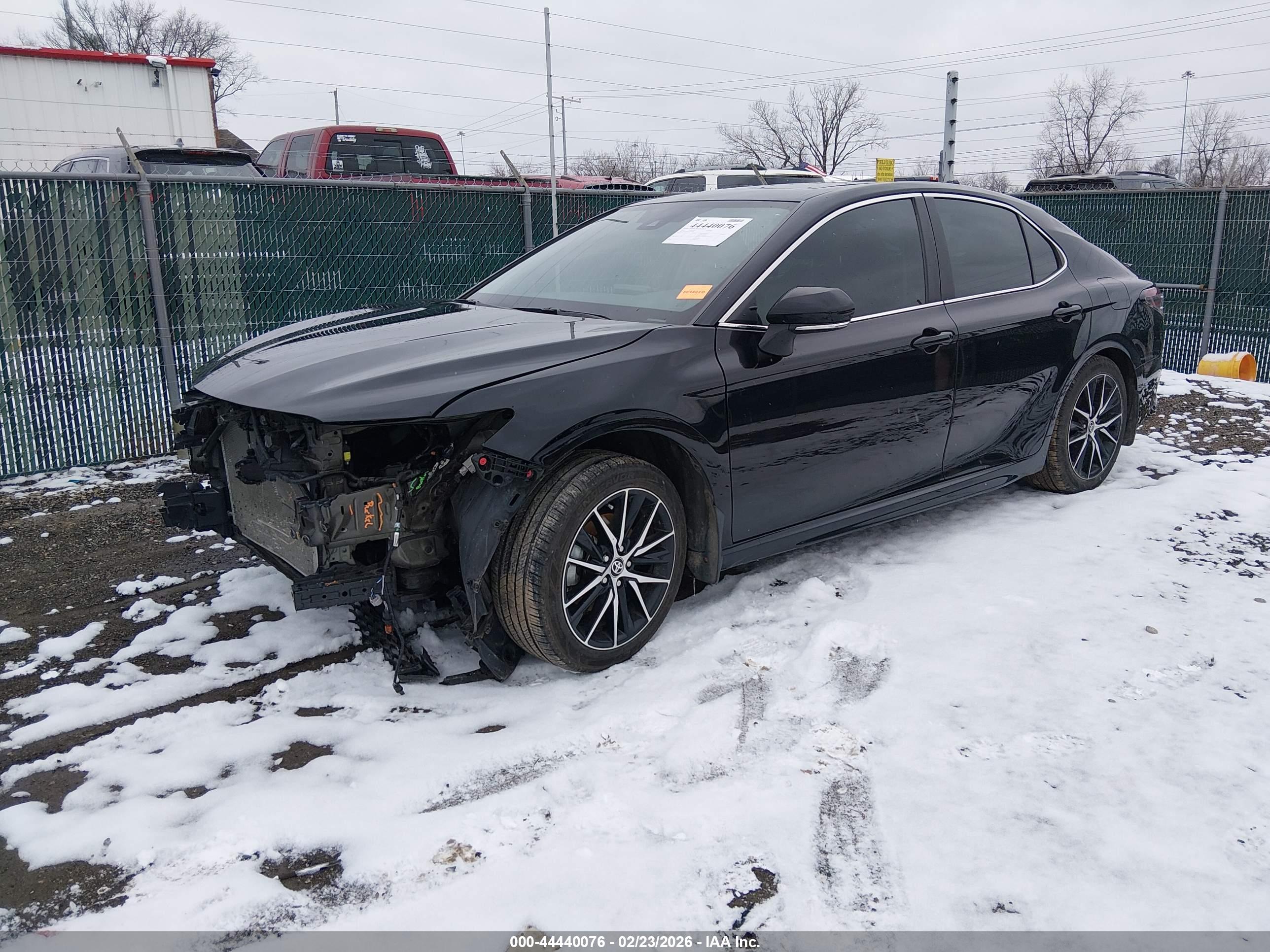 TOYOTA CAMRY image 2