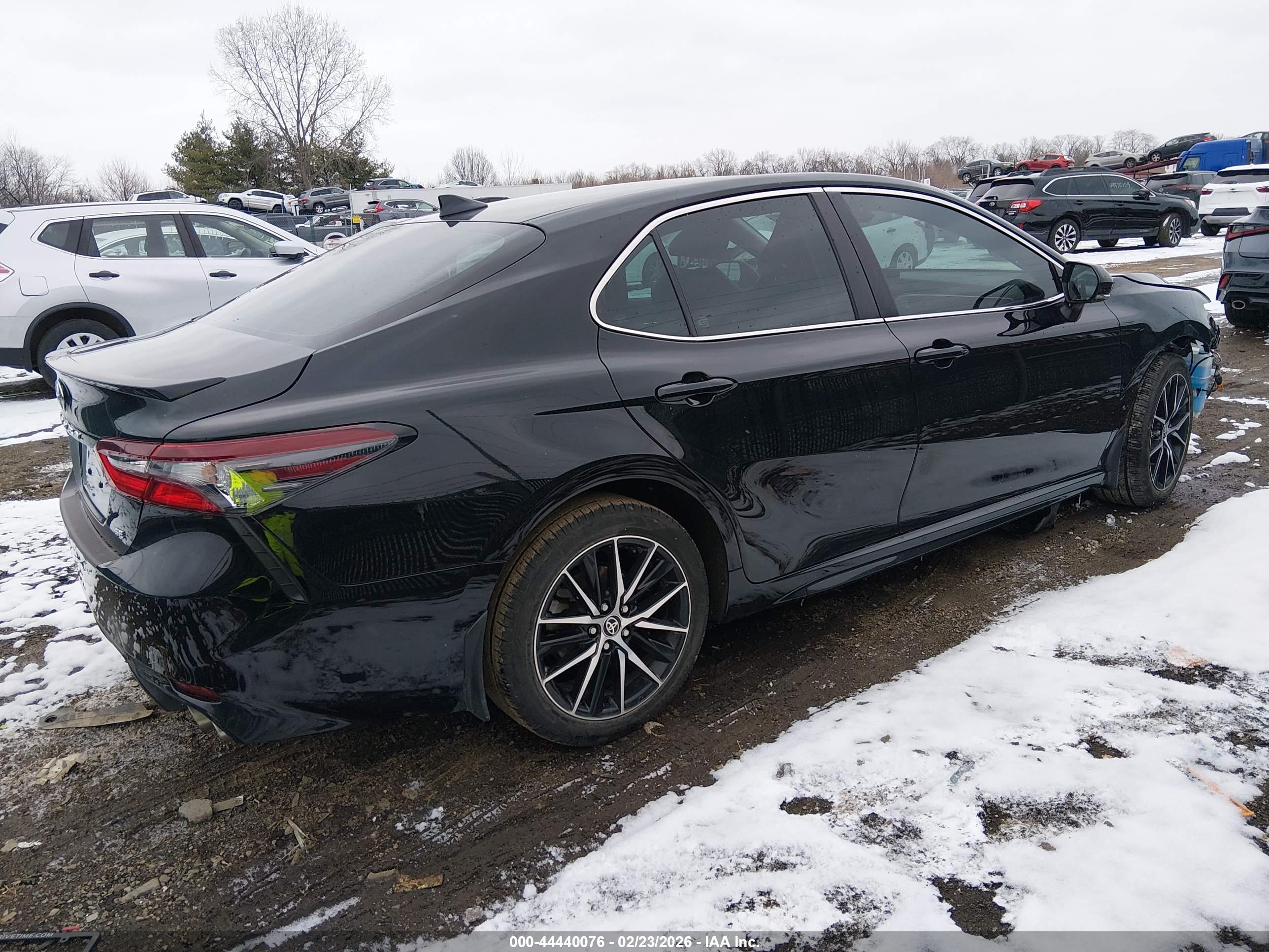 TOYOTA CAMRY image 4