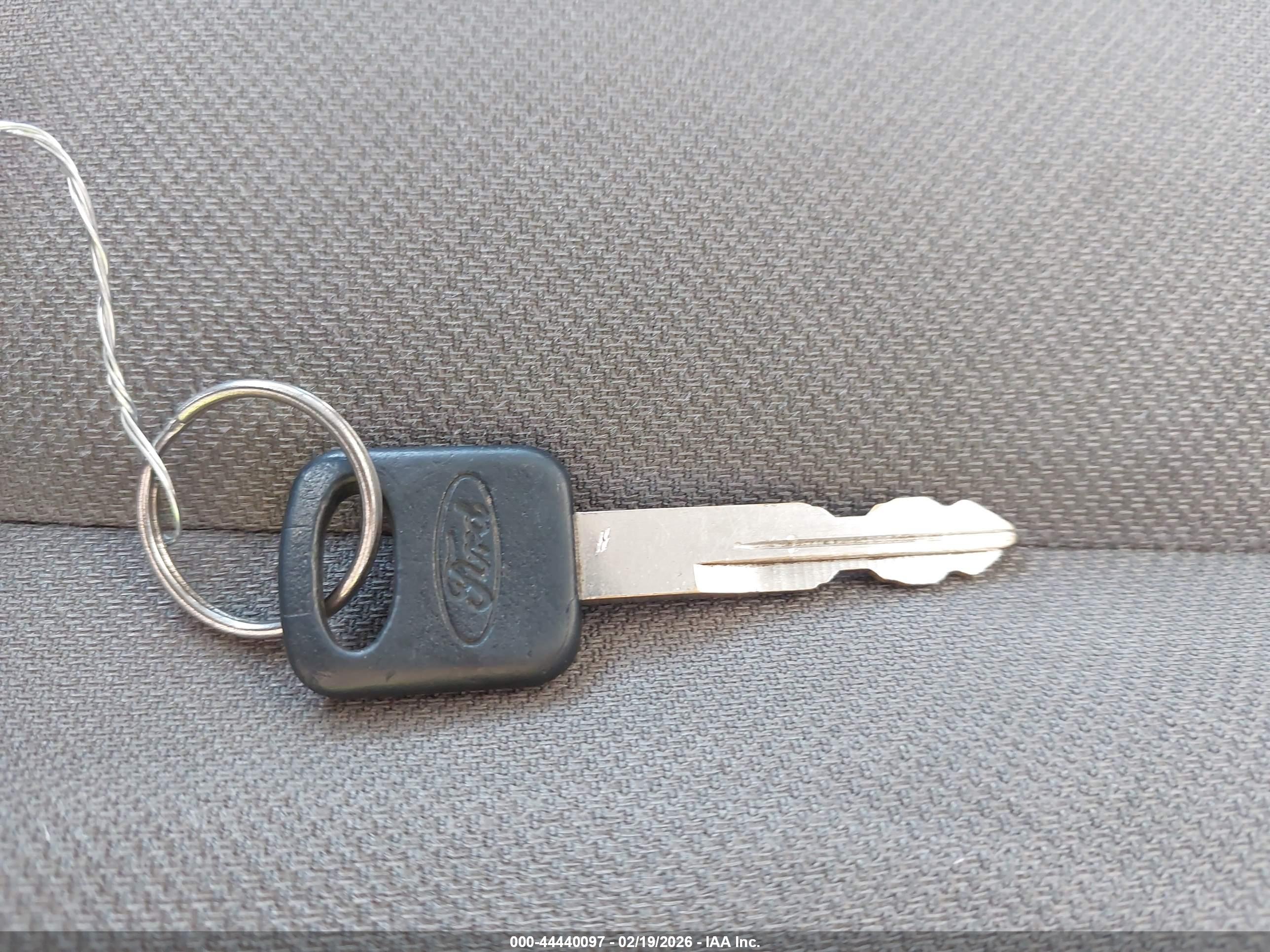 FORD E-250 image 11
