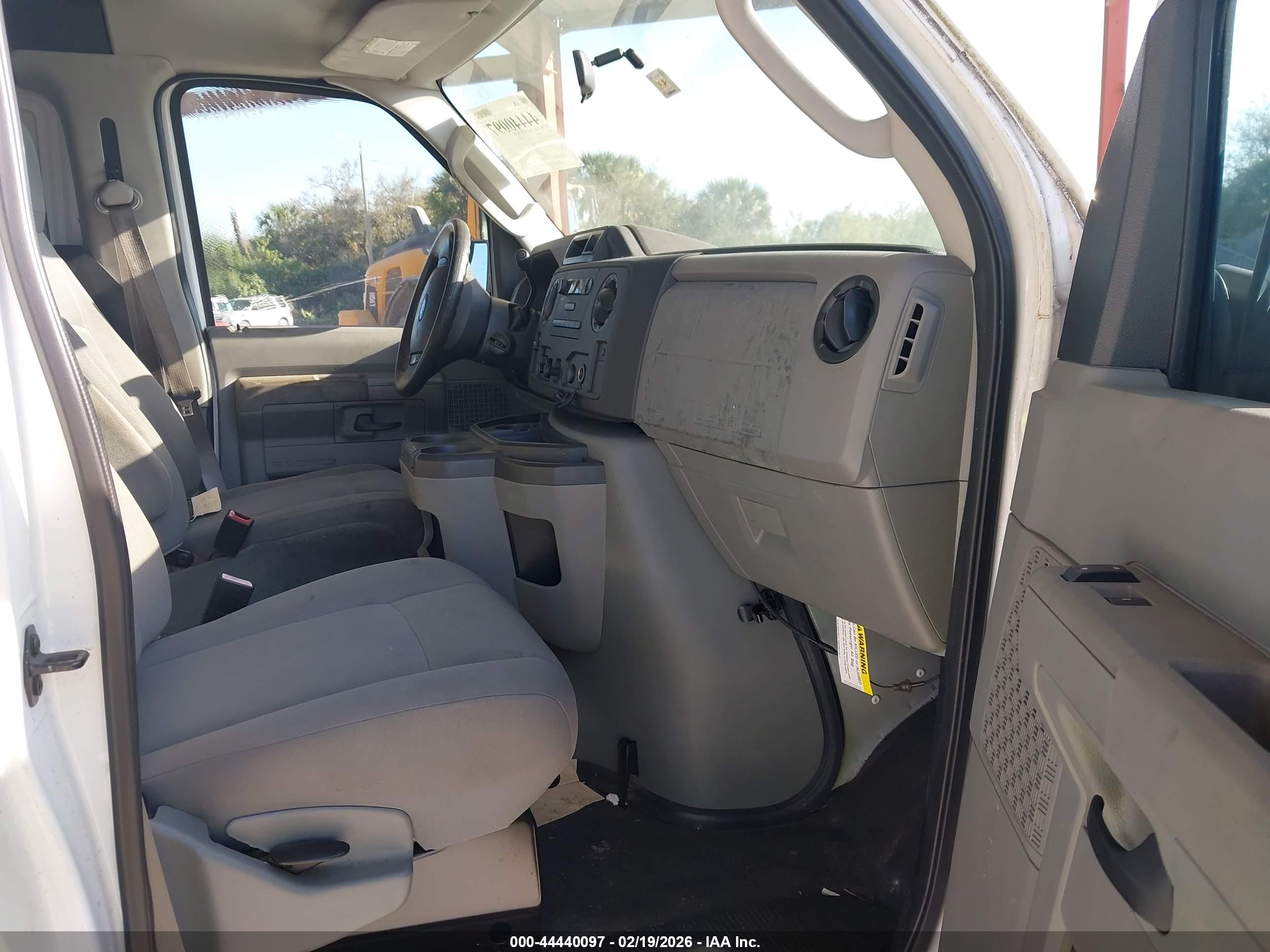 FORD E-250 image 5
