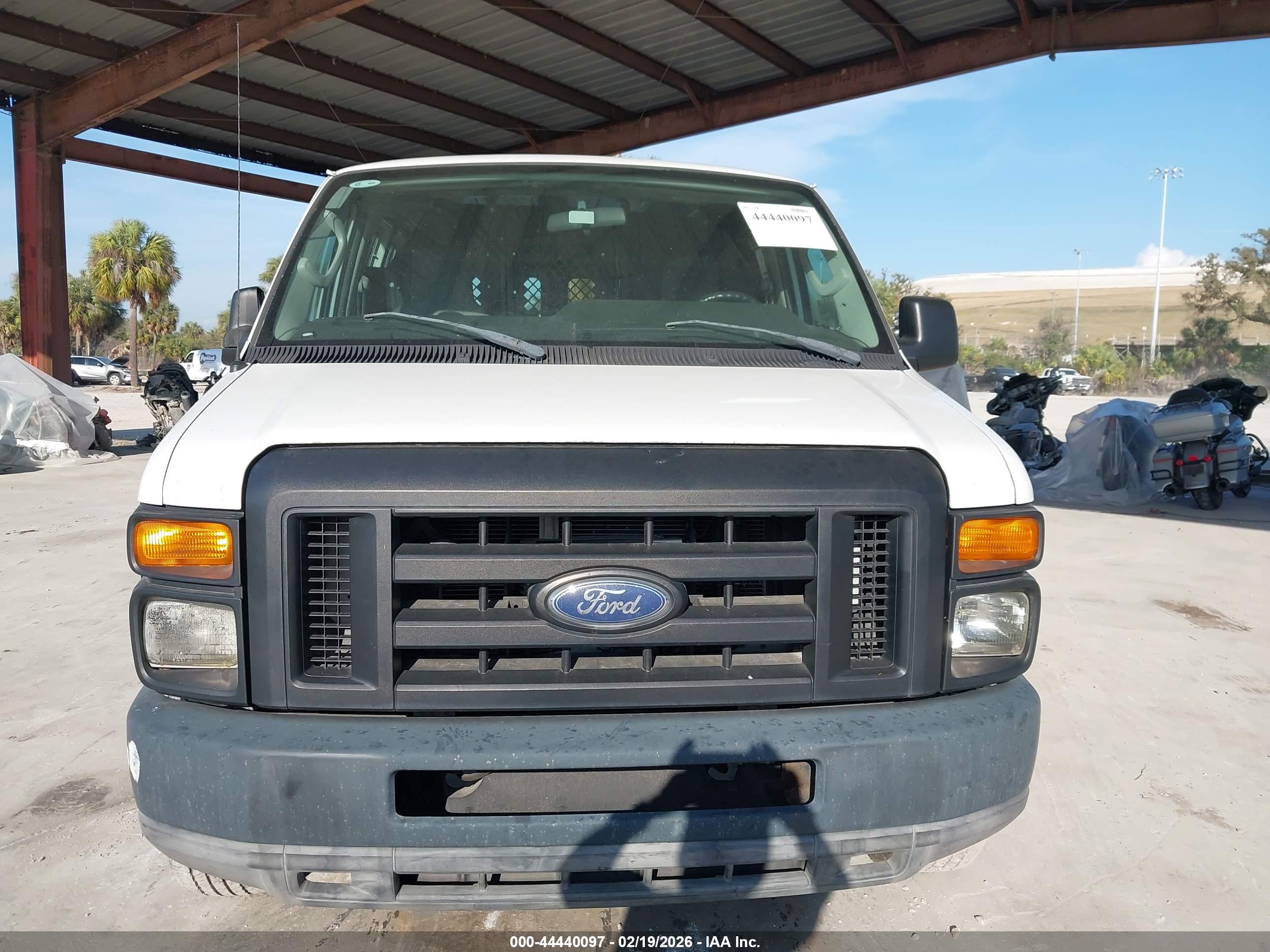 FORD E-250 image 6