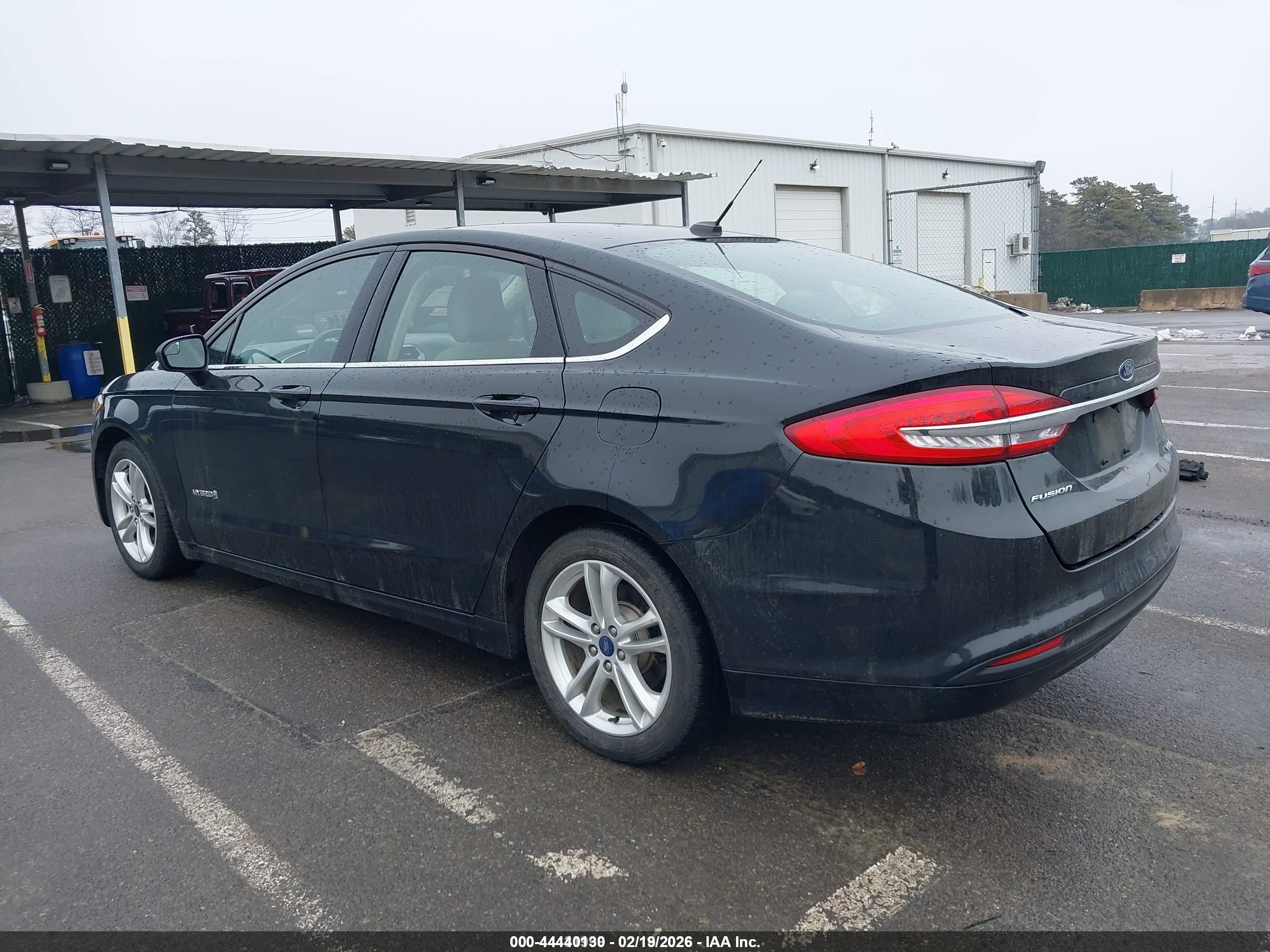 FORD FUSION image 3