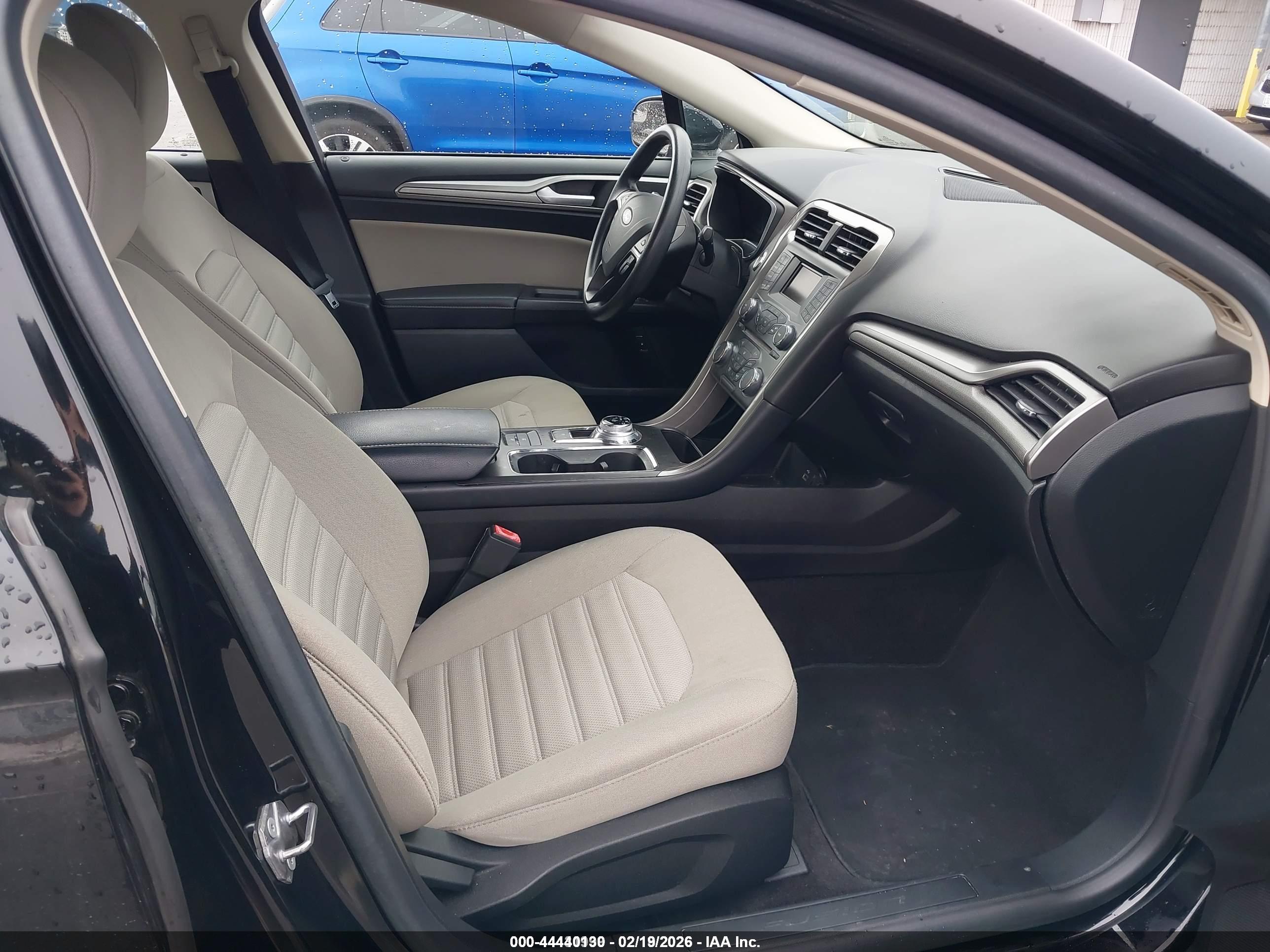 FORD FUSION image 5