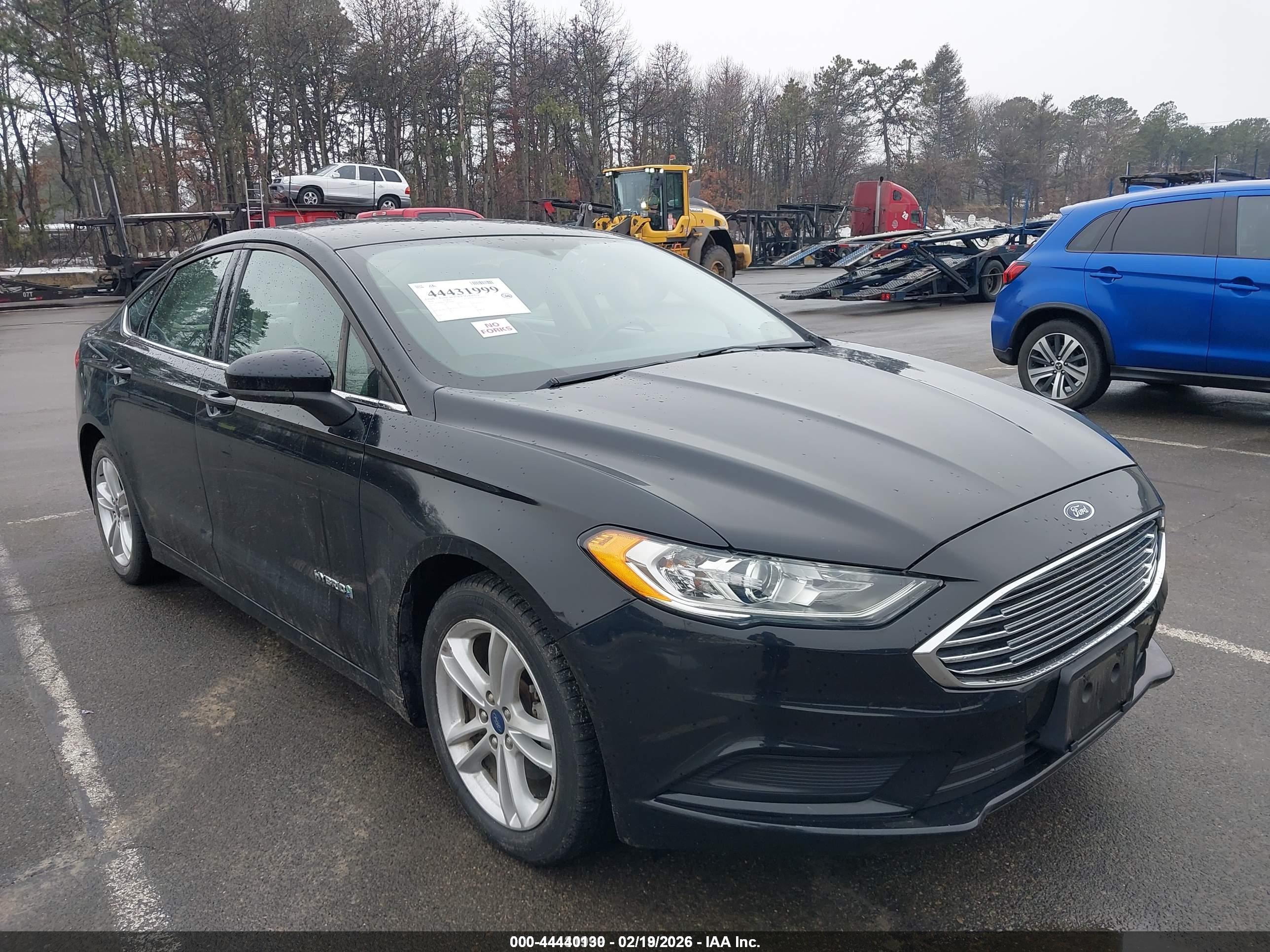 FORD FUSION image 6