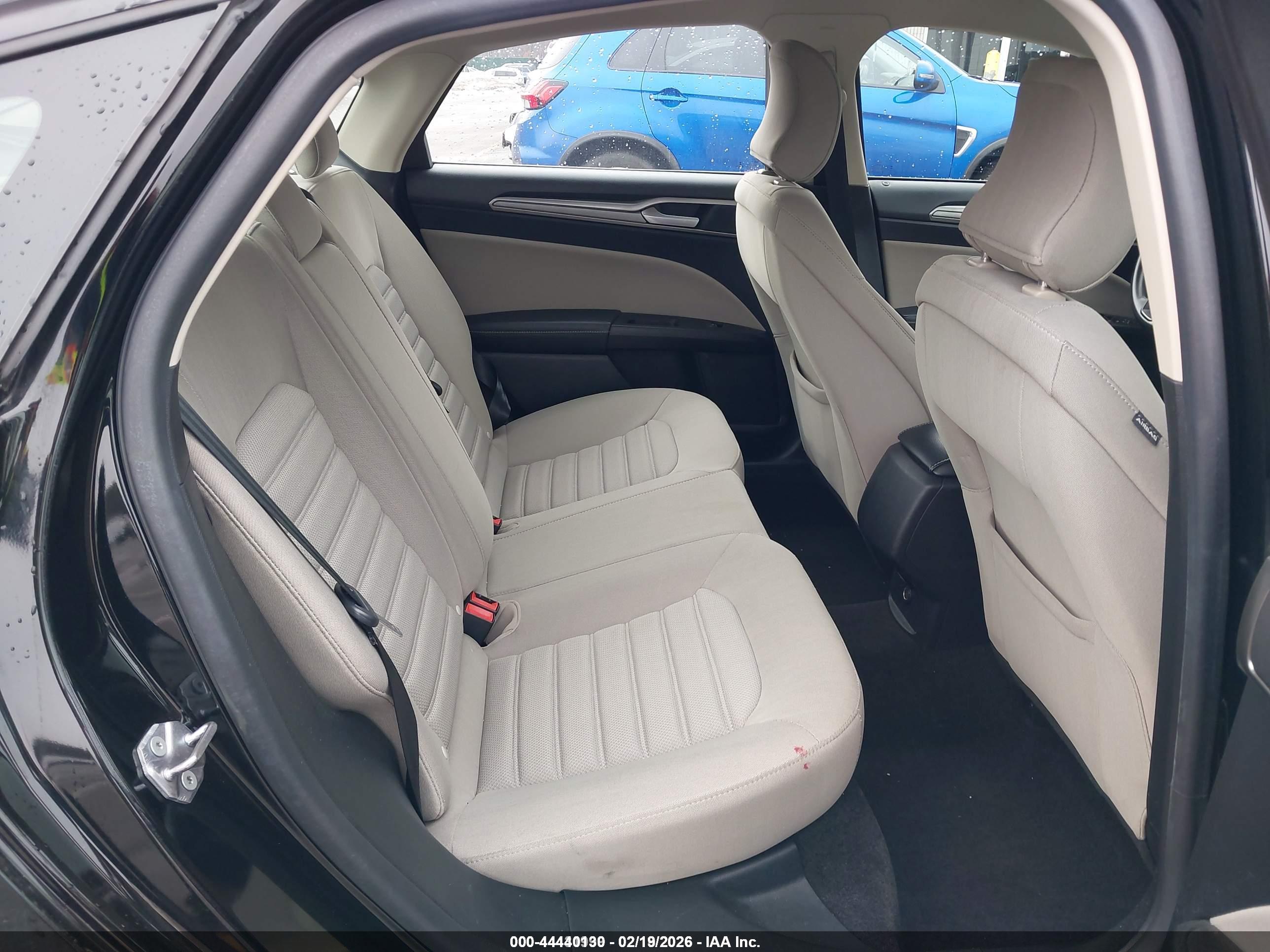 FORD FUSION image 8