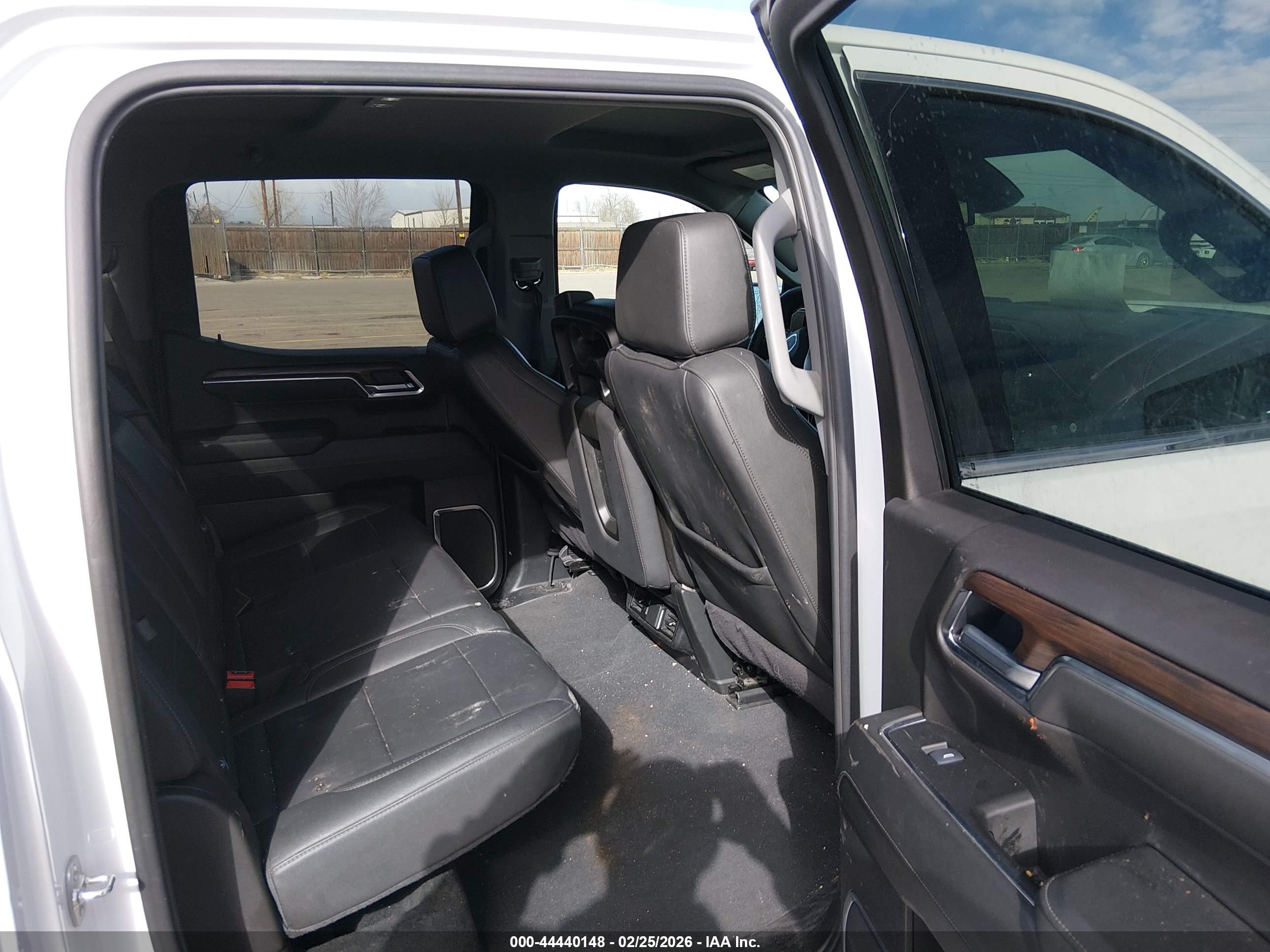 GMC SIERRA image 8
