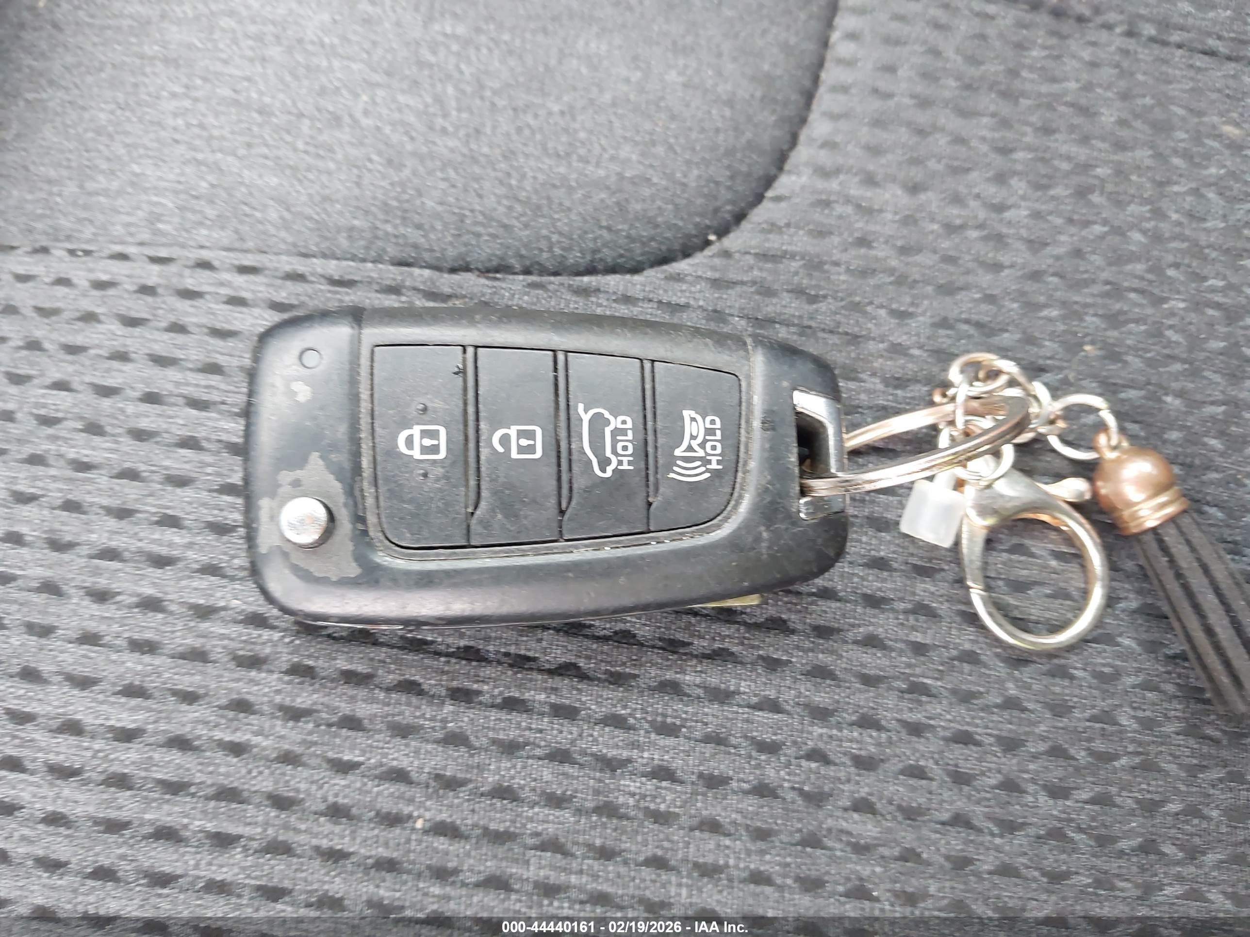 HYUNDAI SANTA image 11