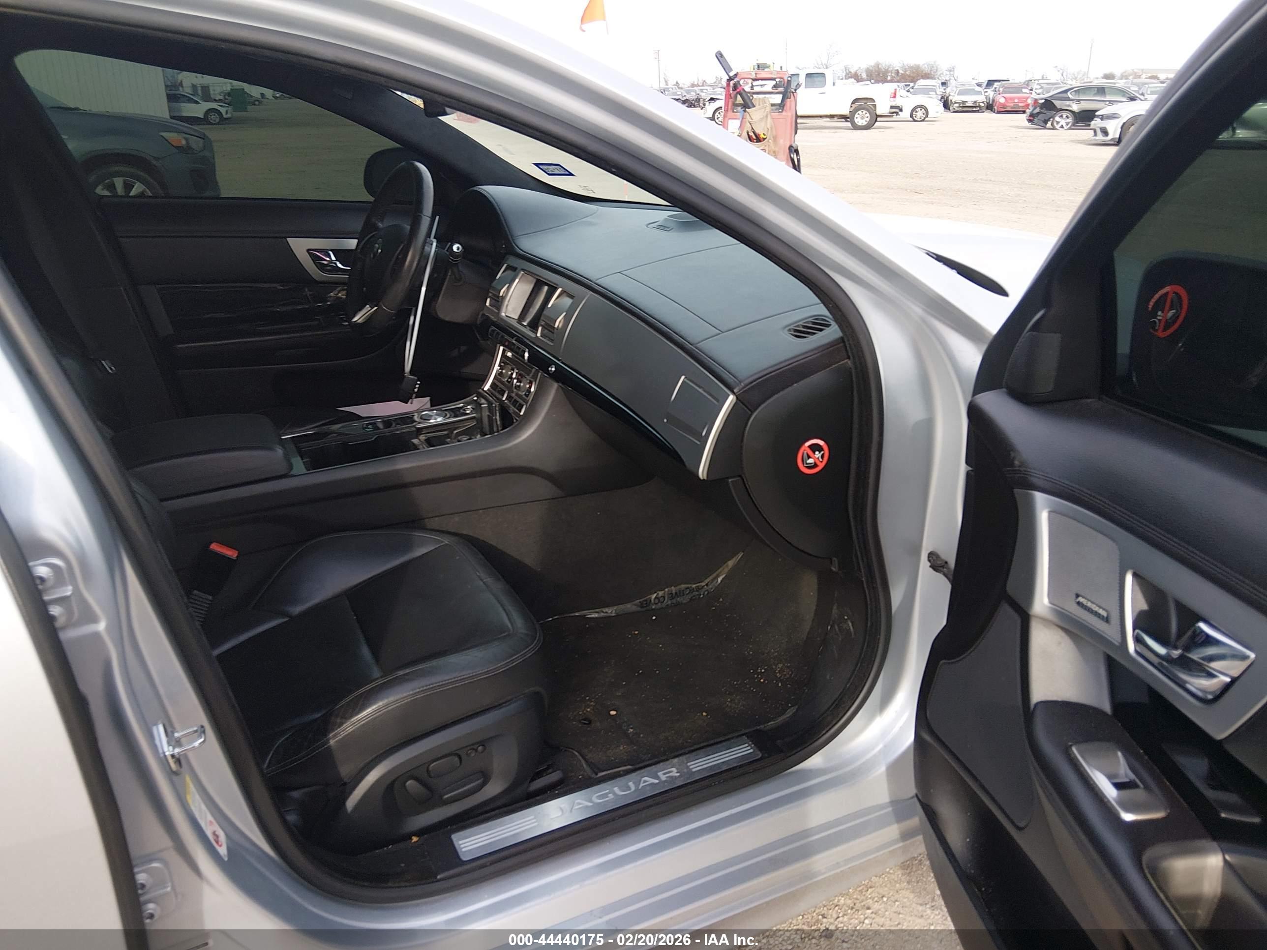 JAGUAR XF image 5