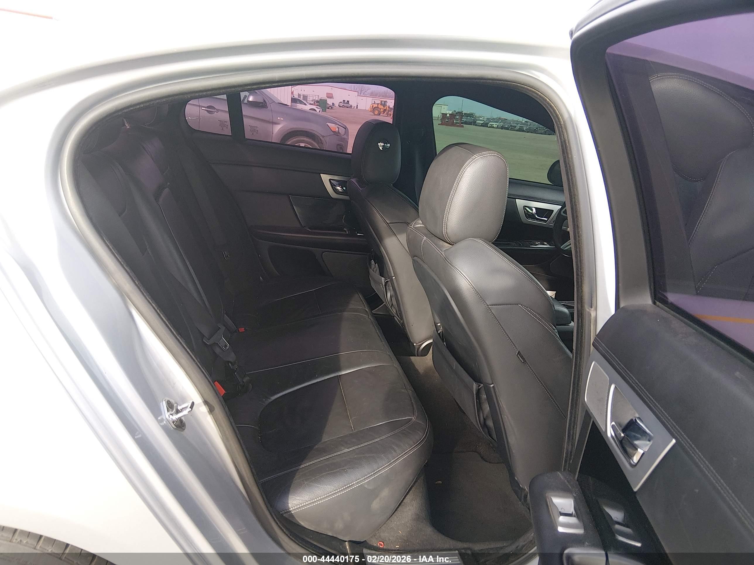 JAGUAR XF image 8