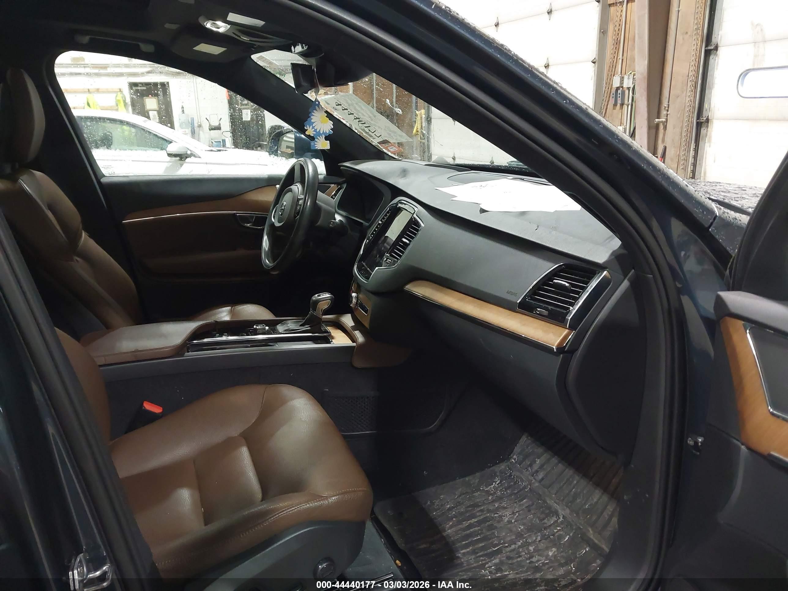 VOLVO XC90 image 5