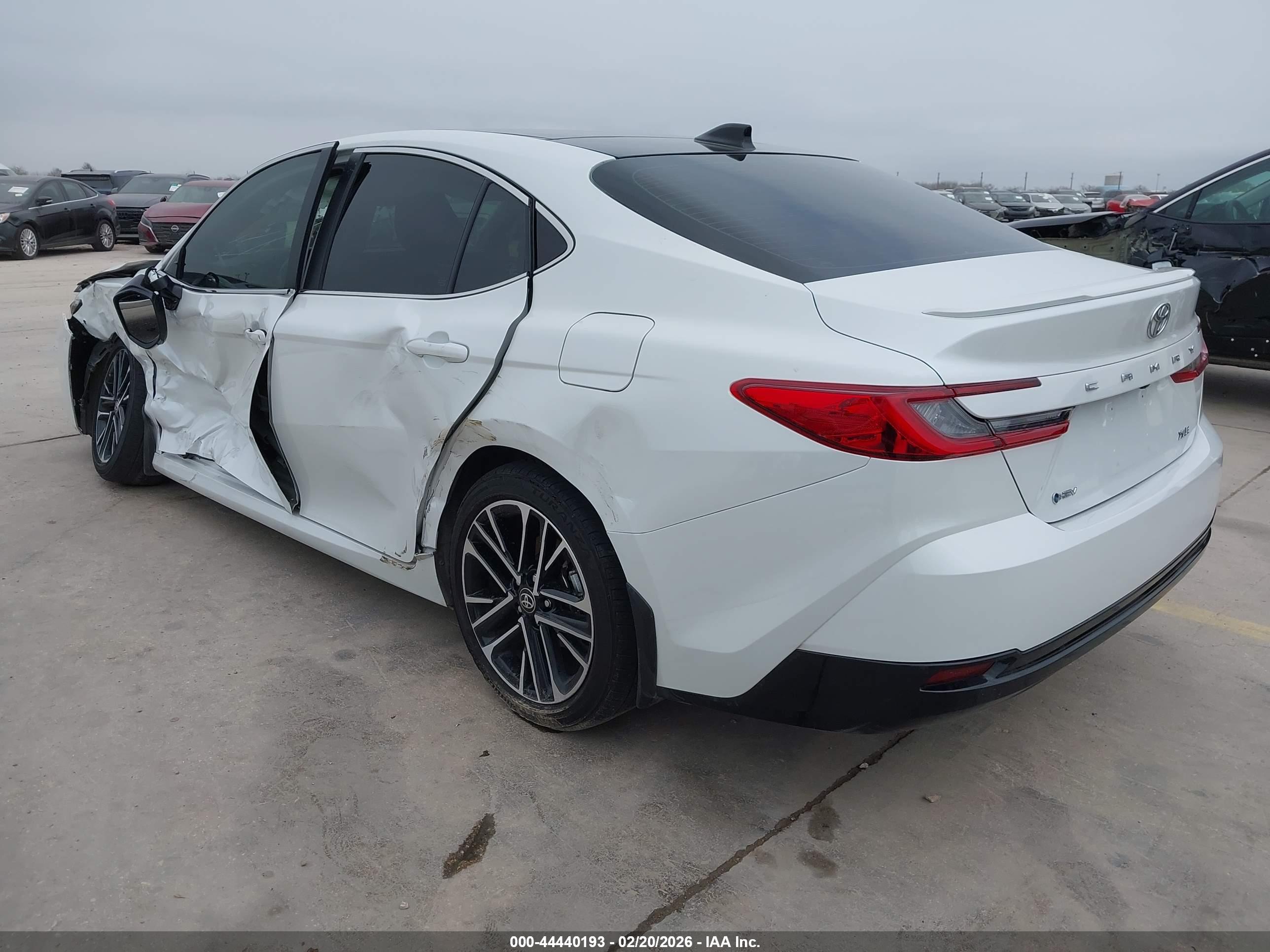 TOYOTA CAMRY image 3
