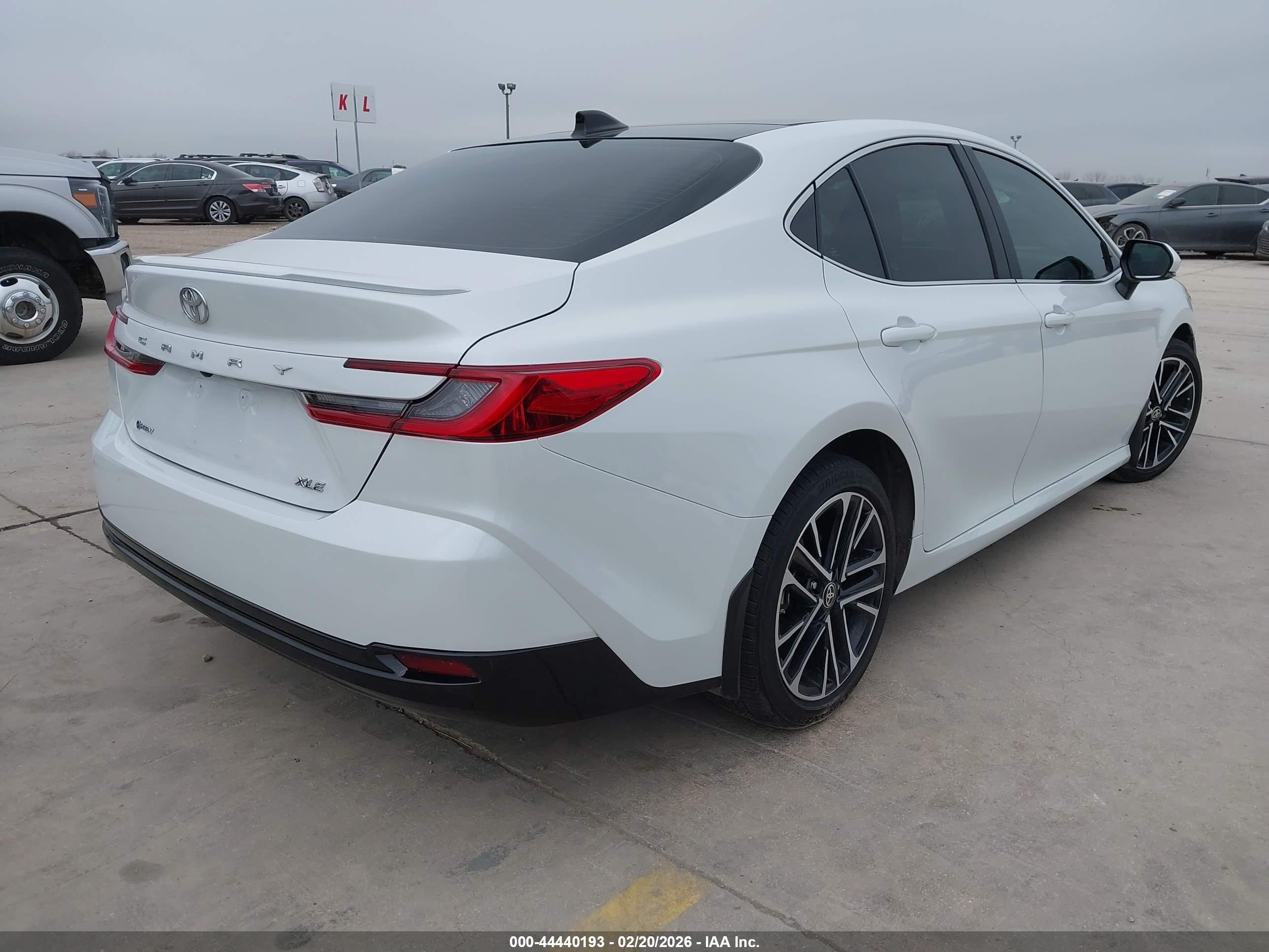 TOYOTA CAMRY image 4