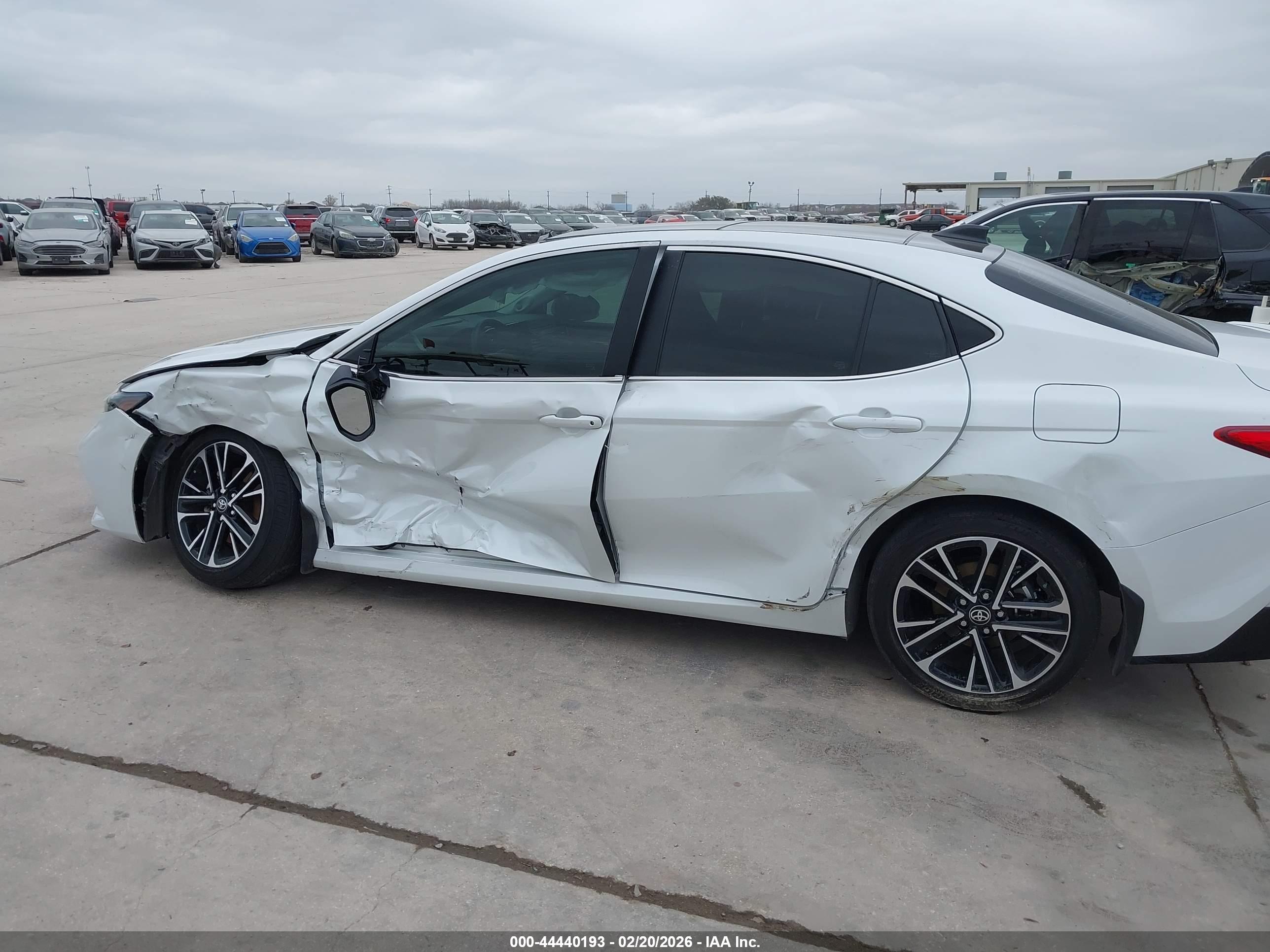 TOYOTA CAMRY image 6