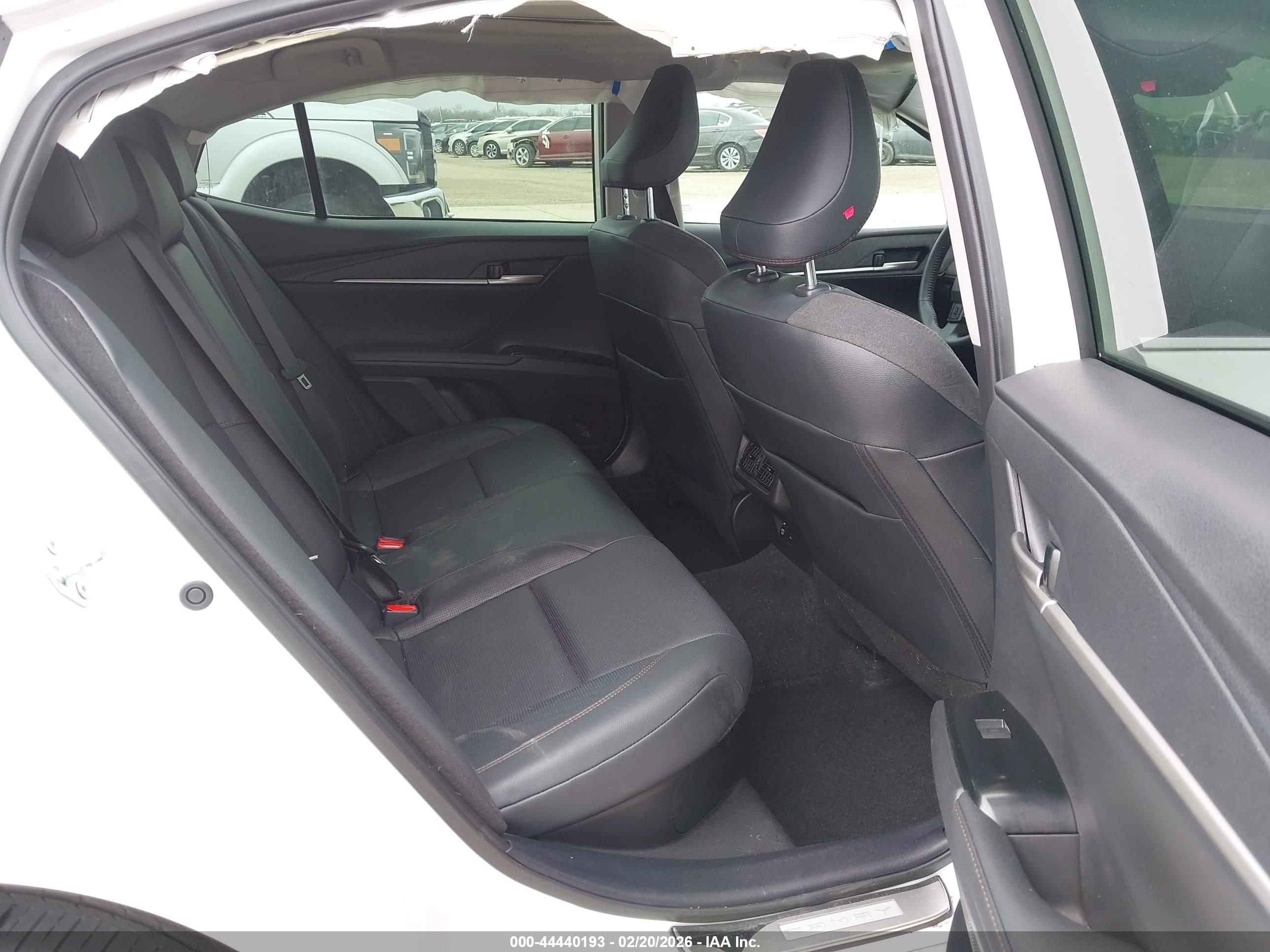 TOYOTA CAMRY image 8