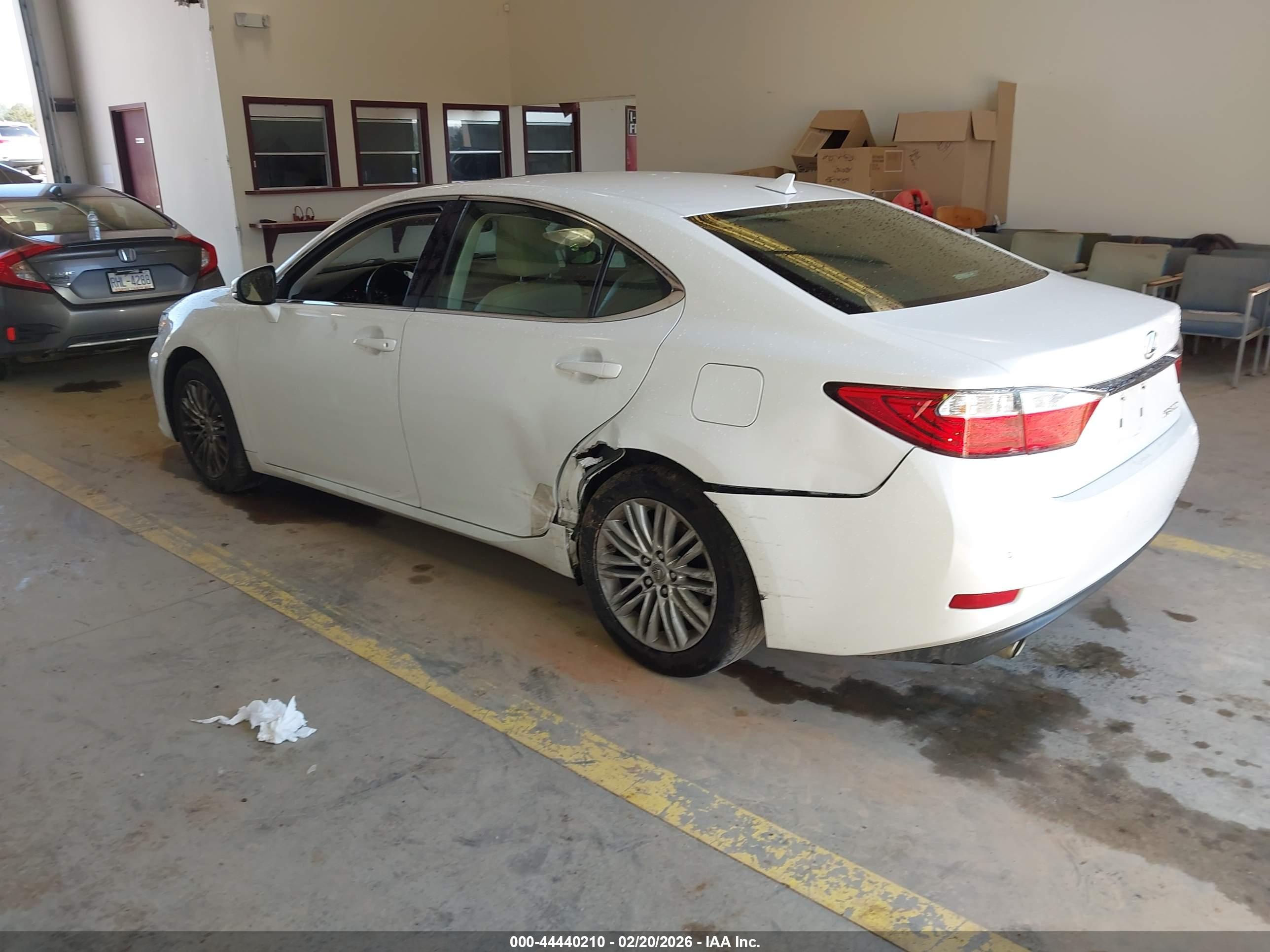 LEXUS ES image 3
