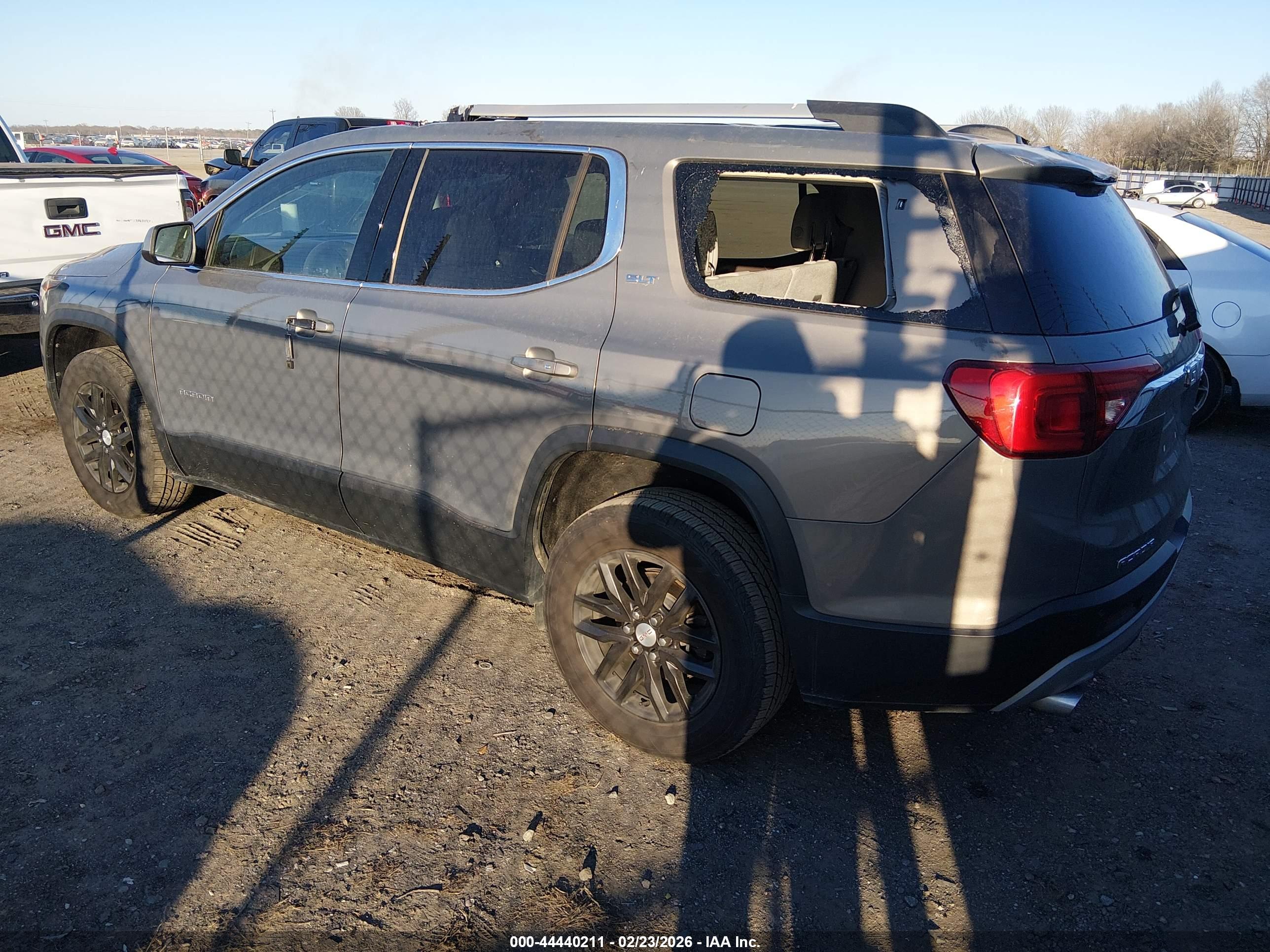 GMC ACADIA image 3
