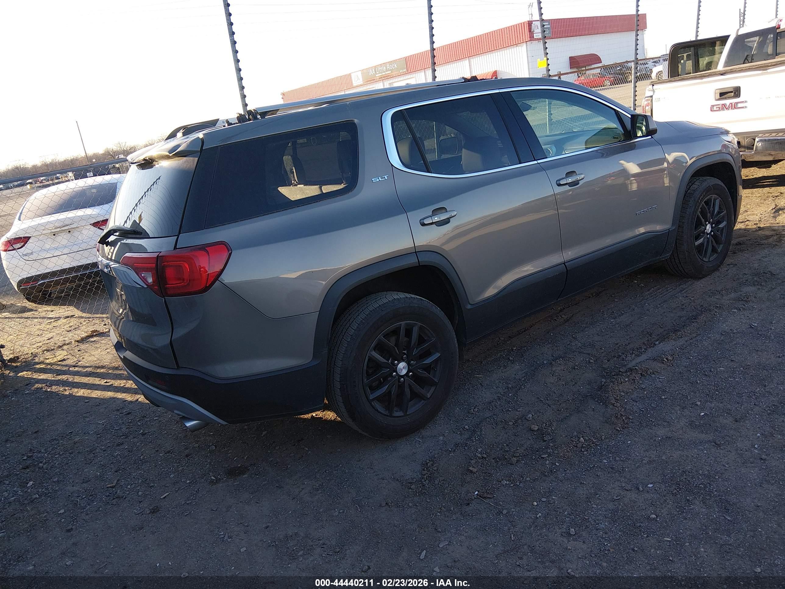 GMC ACADIA image 4