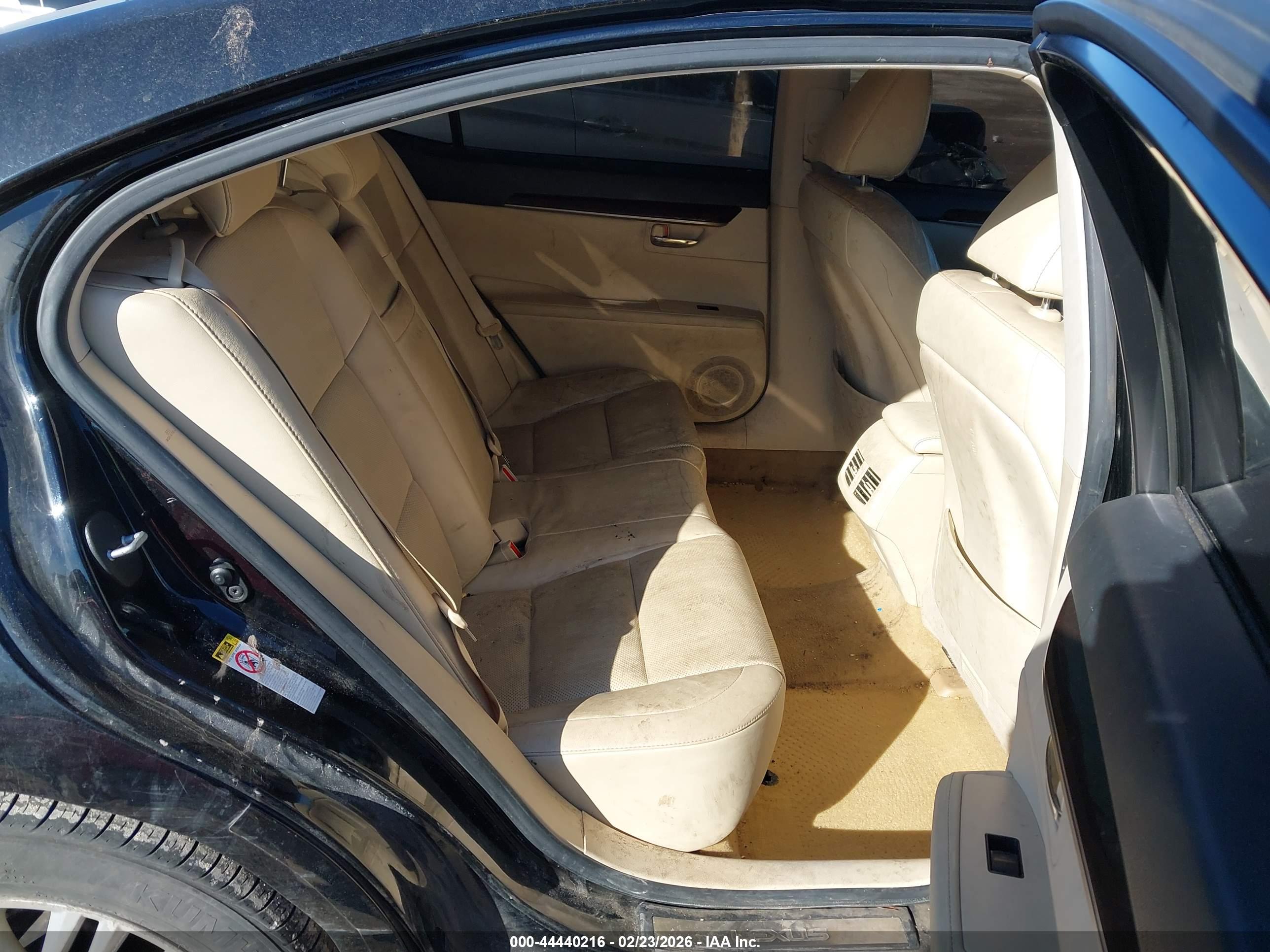 LEXUS ES image 8