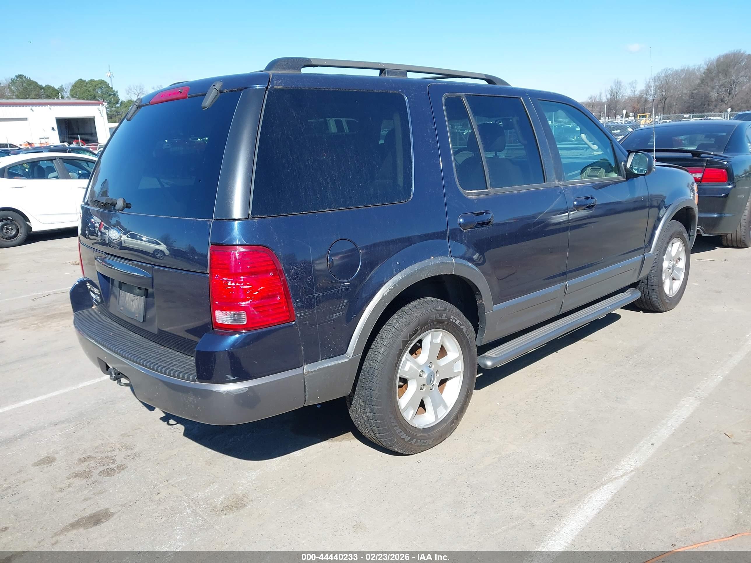 FORD EXPLORER image 4