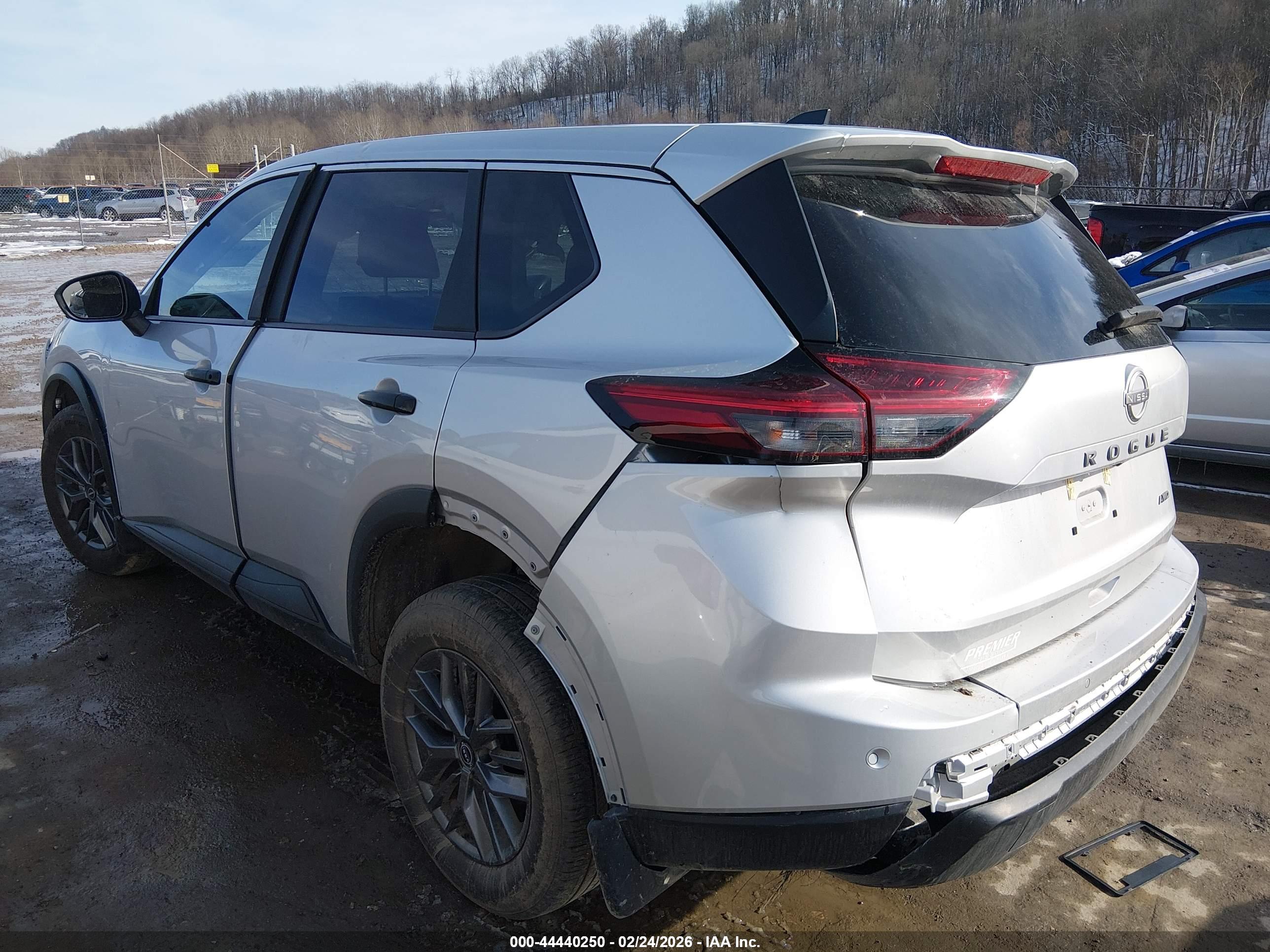NISSAN ROGUE image 3
