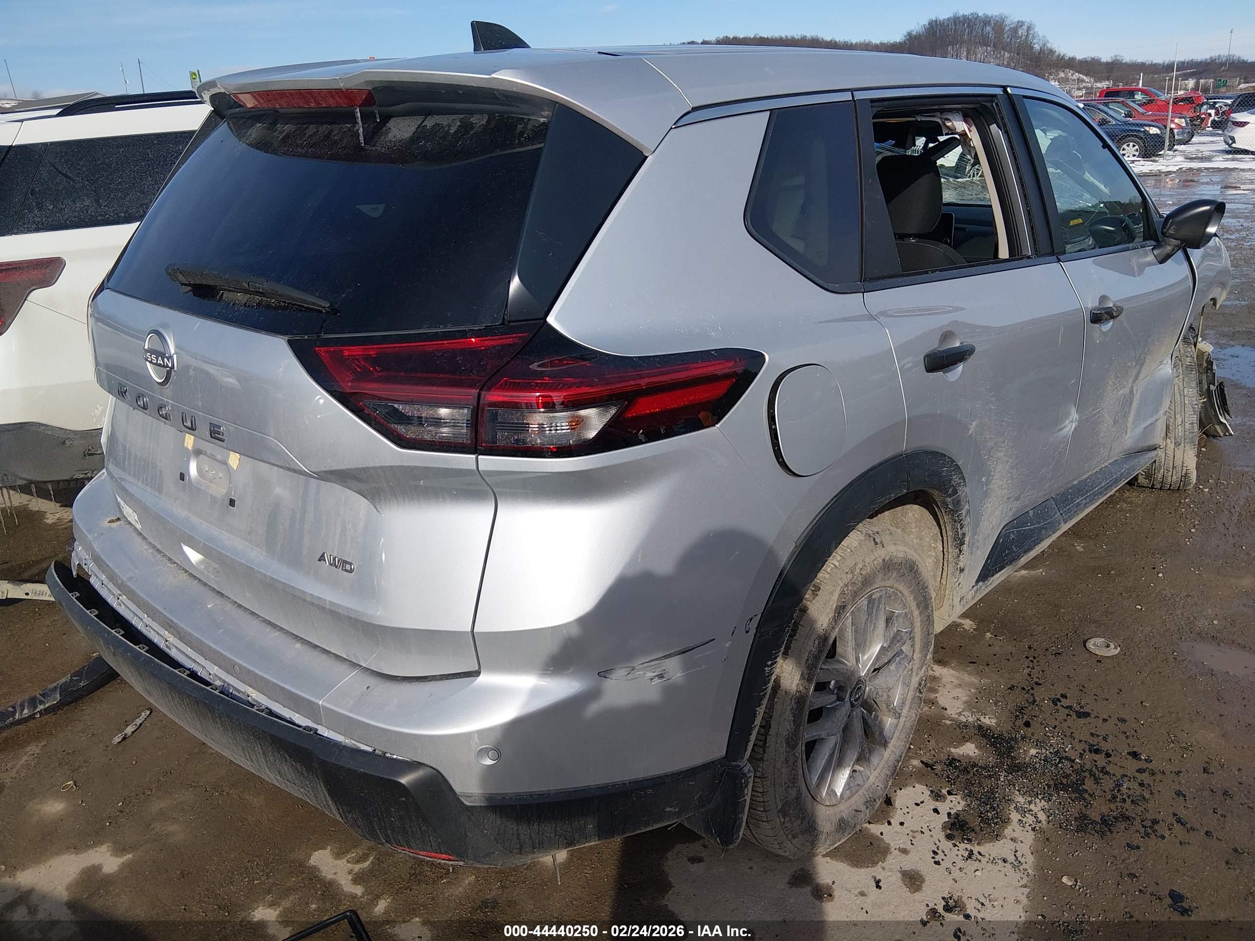 NISSAN ROGUE image 4