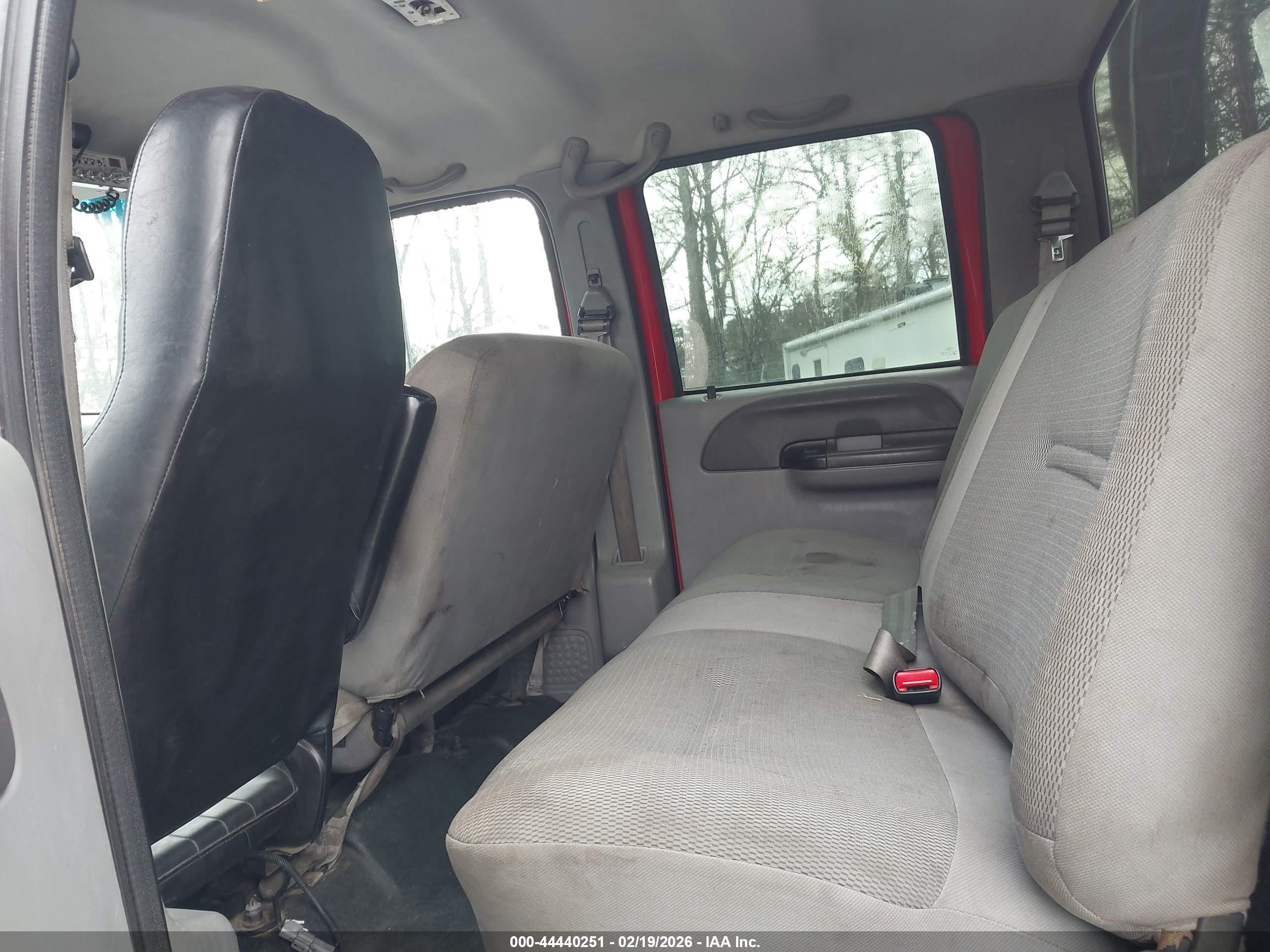 FORD F-750 image 8