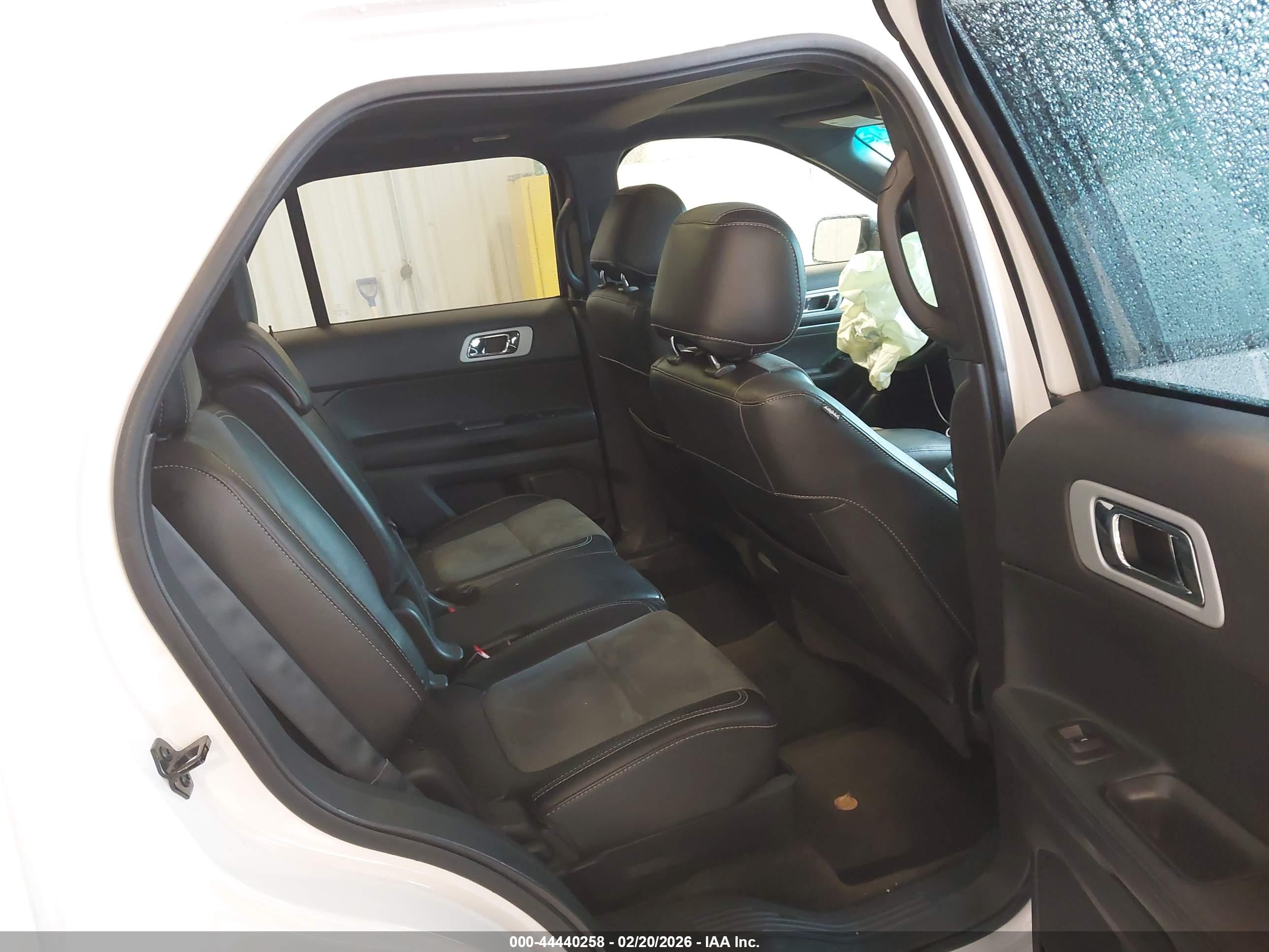 FORD EXPLORER image 8
