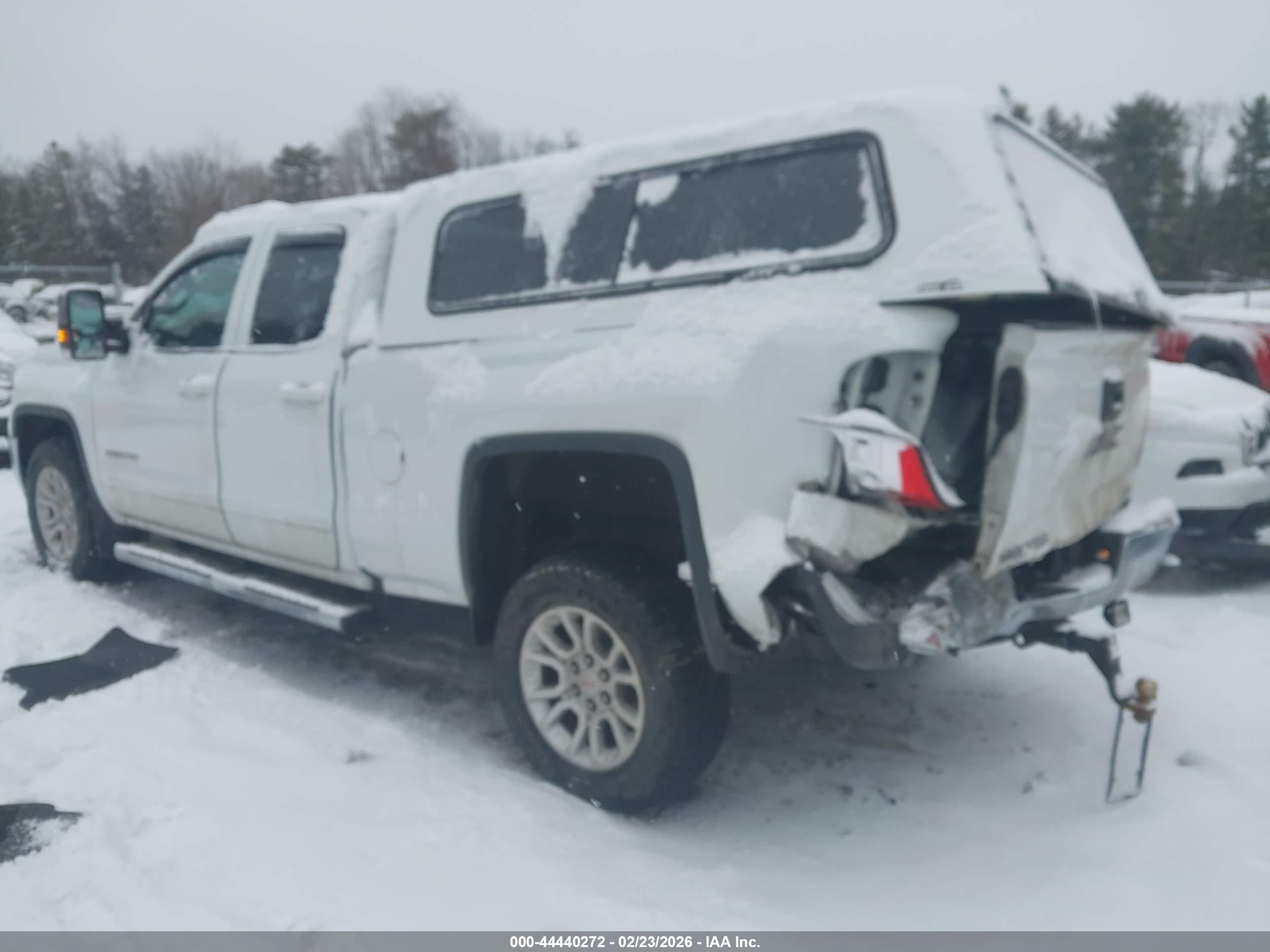 GMC SIERRA image 3