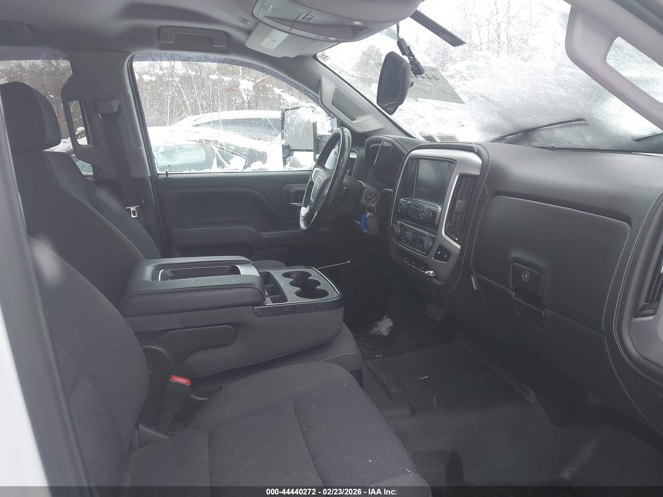 GMC SIERRA image 5