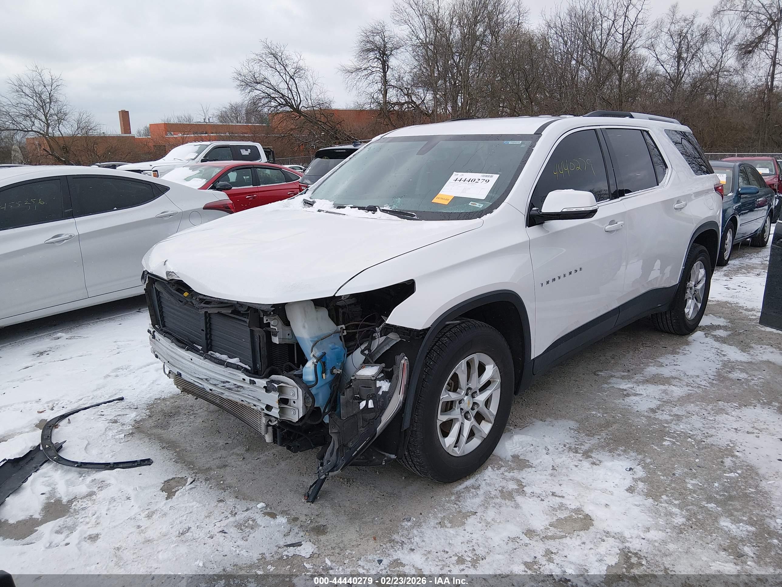 CHEVROLET TRAVERSE image 2