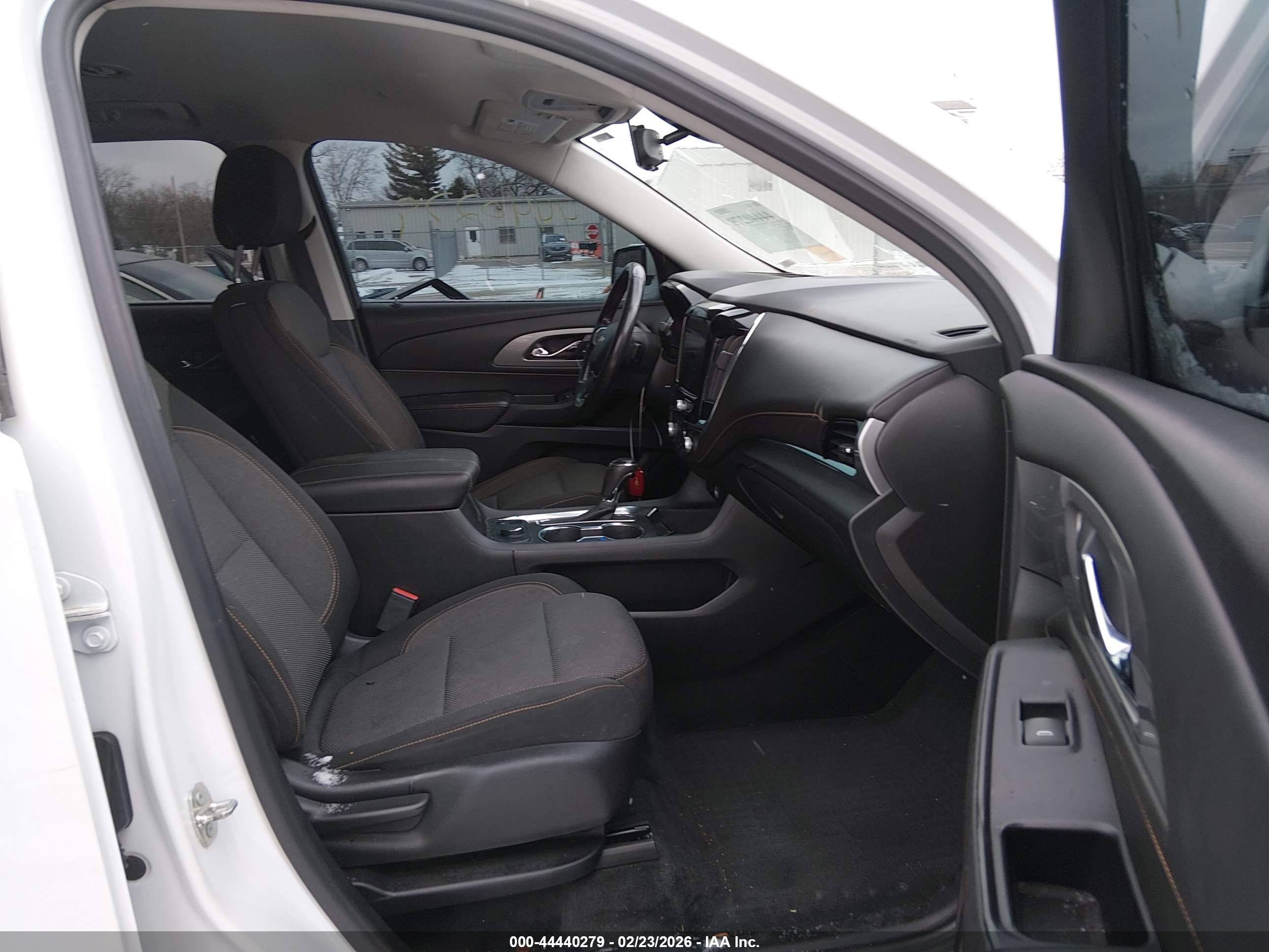 CHEVROLET TRAVERSE image 5