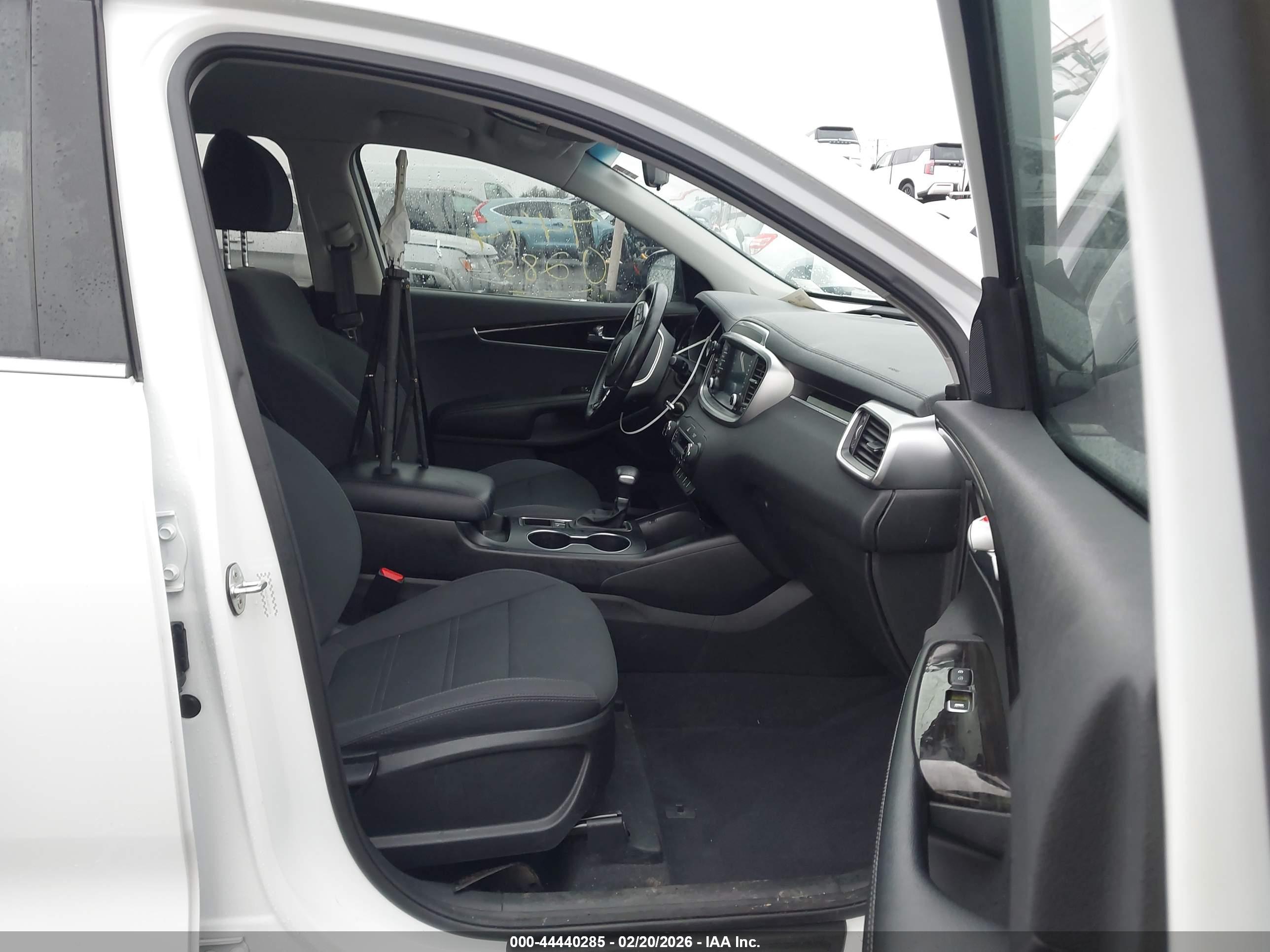 KIA SORENTO image 5