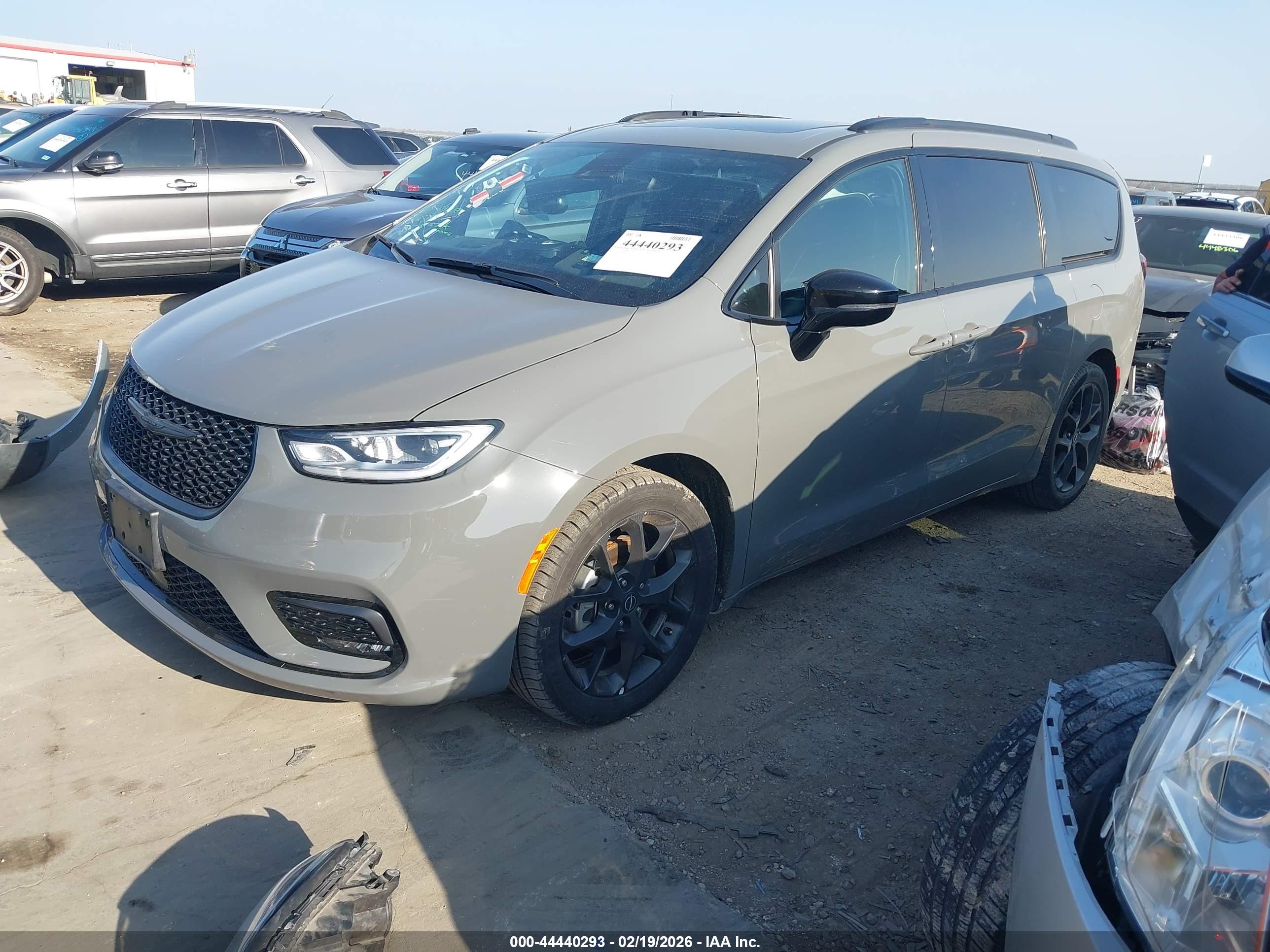 CHRYSLER PACIFICA image 2
