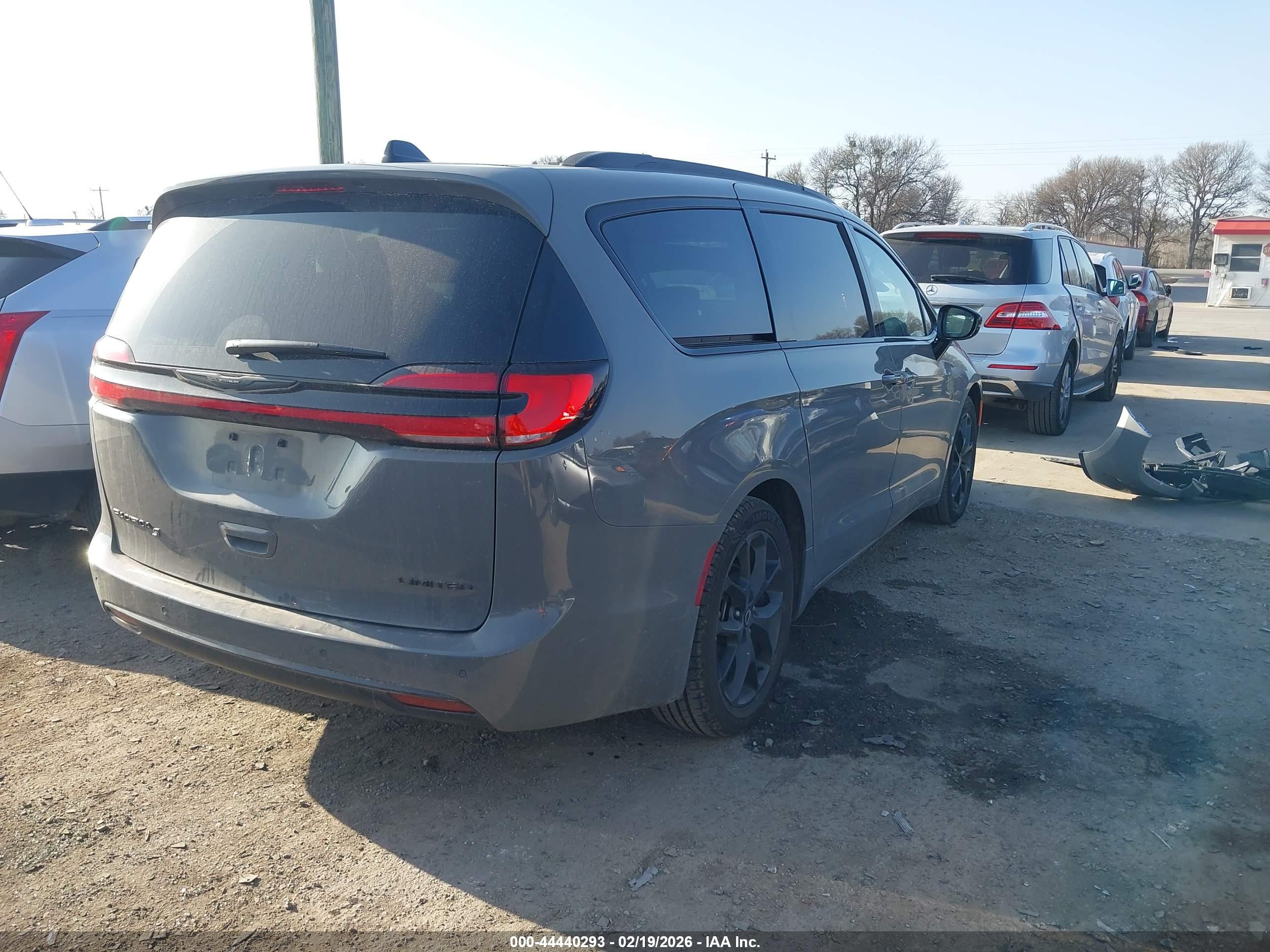 CHRYSLER PACIFICA image 4