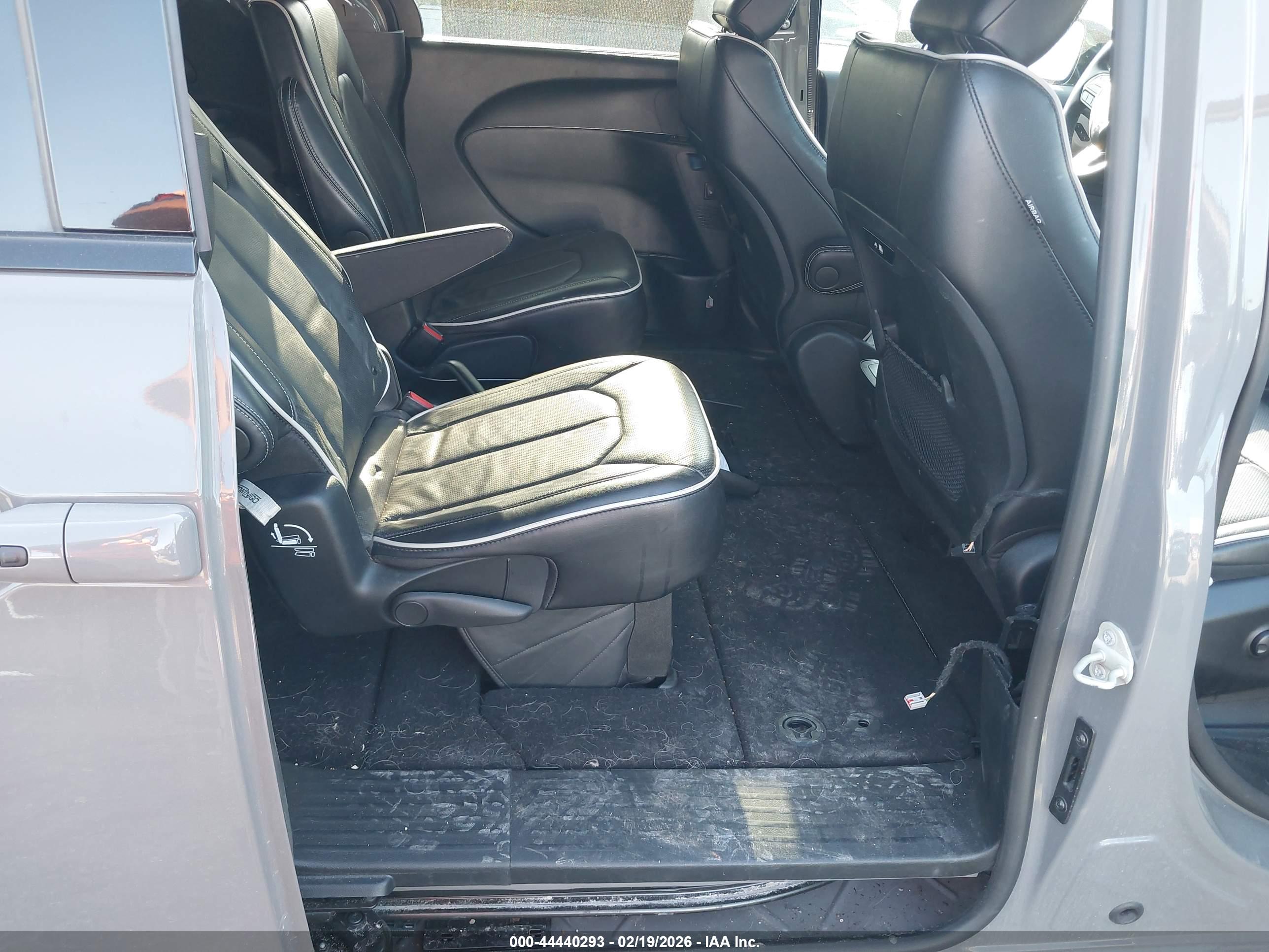 CHRYSLER PACIFICA image 8
