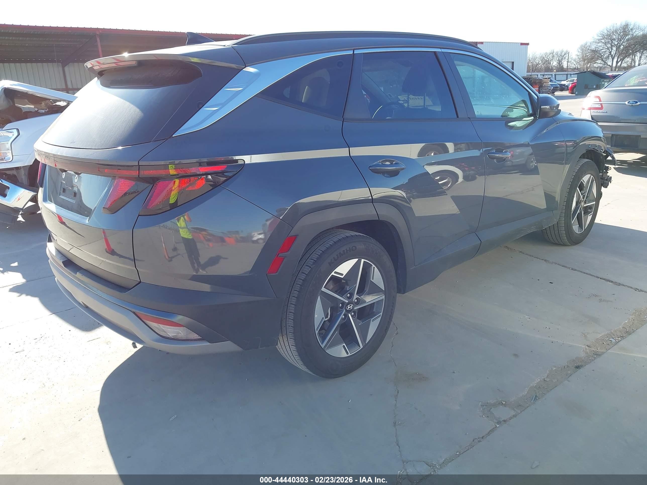 HYUNDAI TUCSON image 4