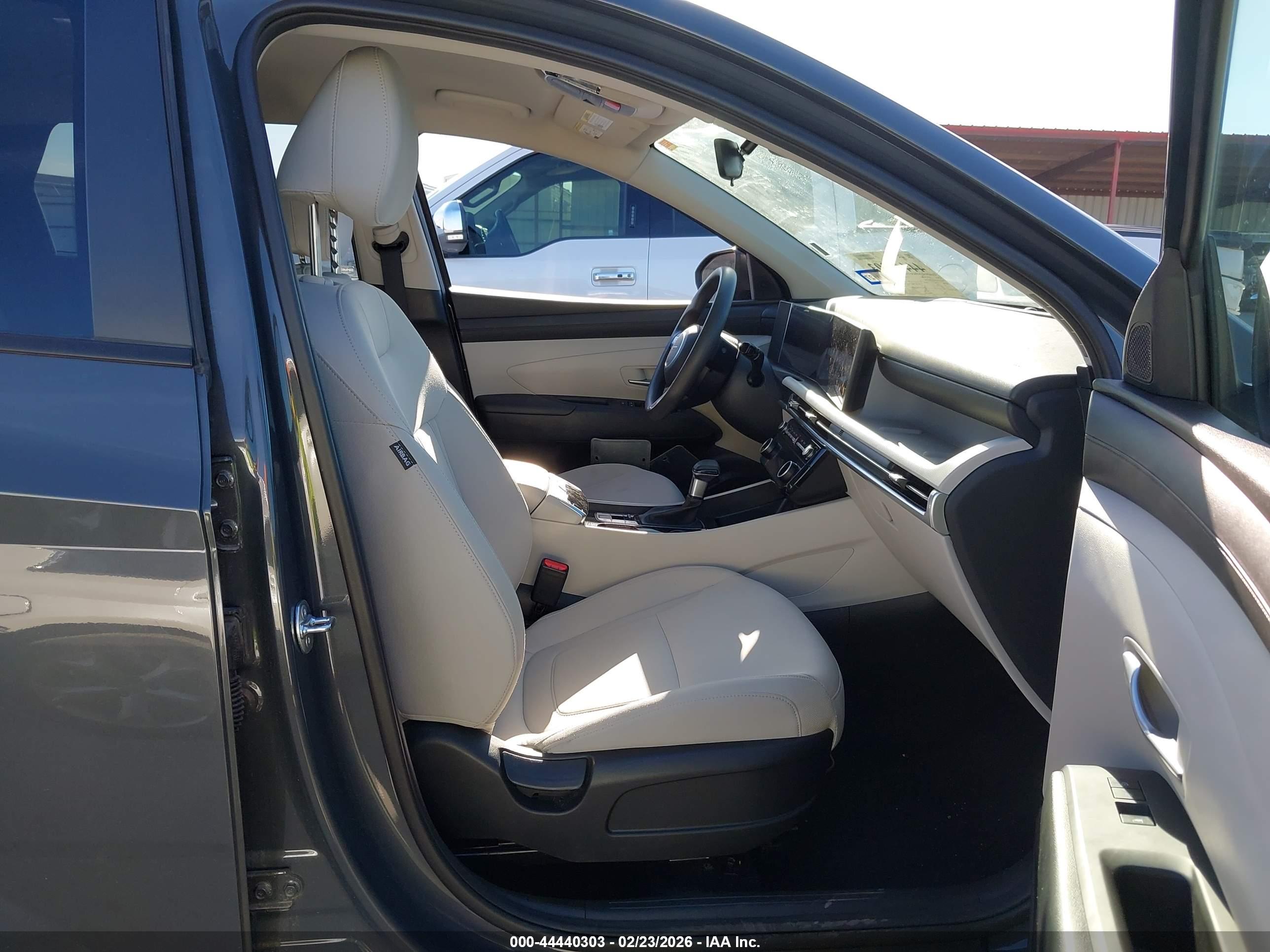 HYUNDAI TUCSON image 5