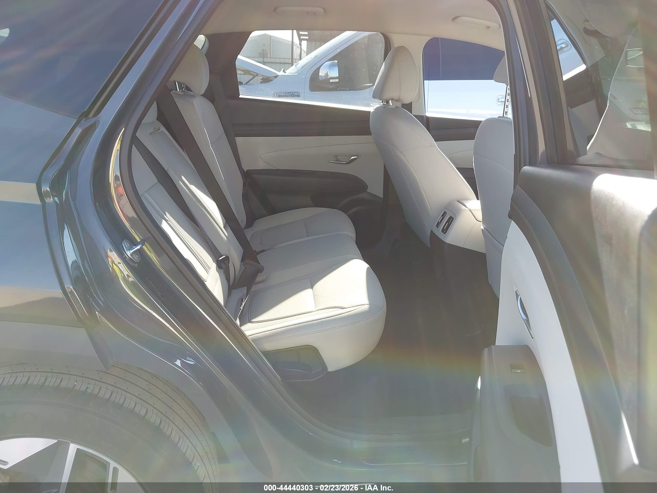 HYUNDAI TUCSON image 8