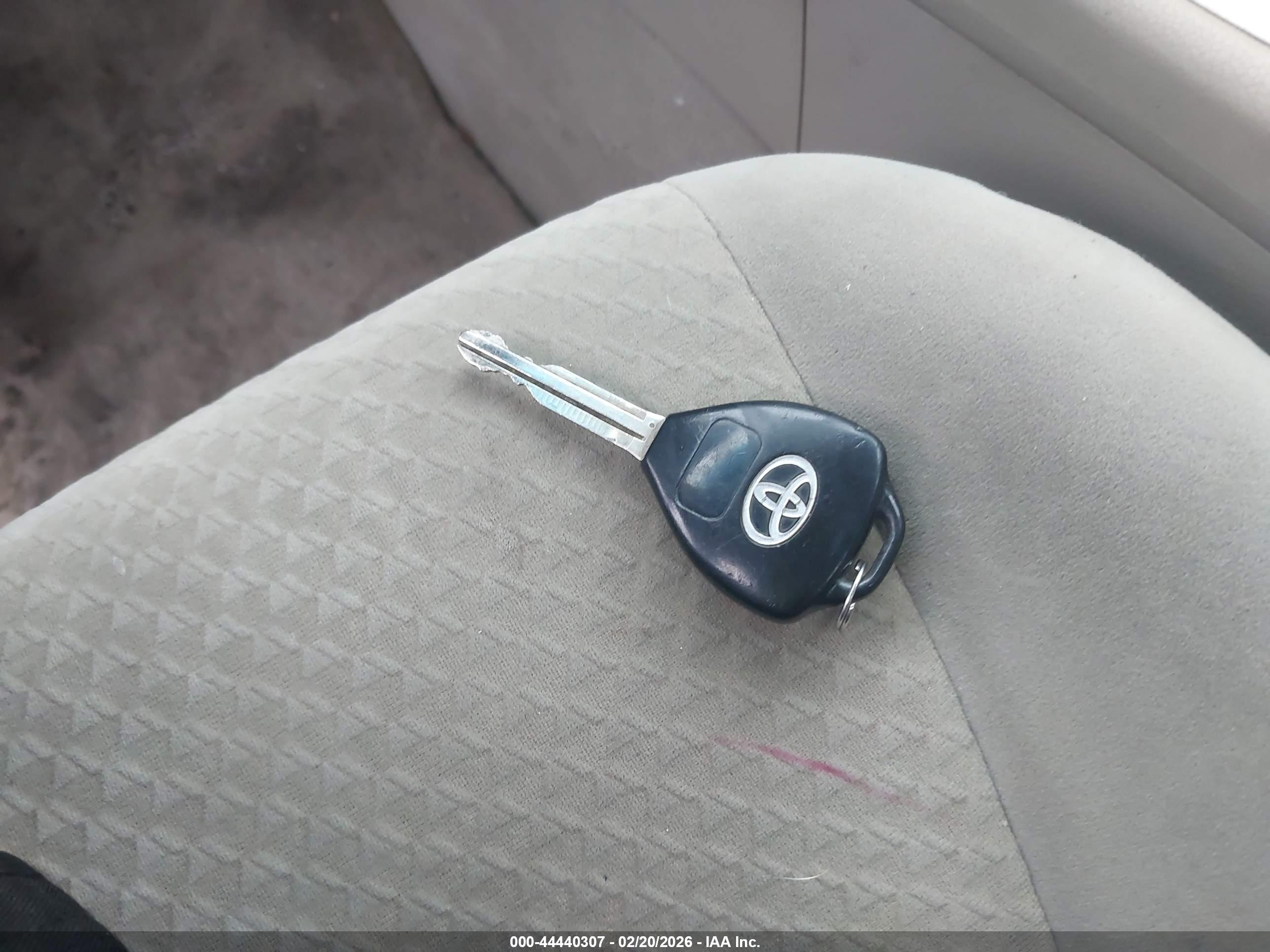 TOYOTA CAMRY image 11