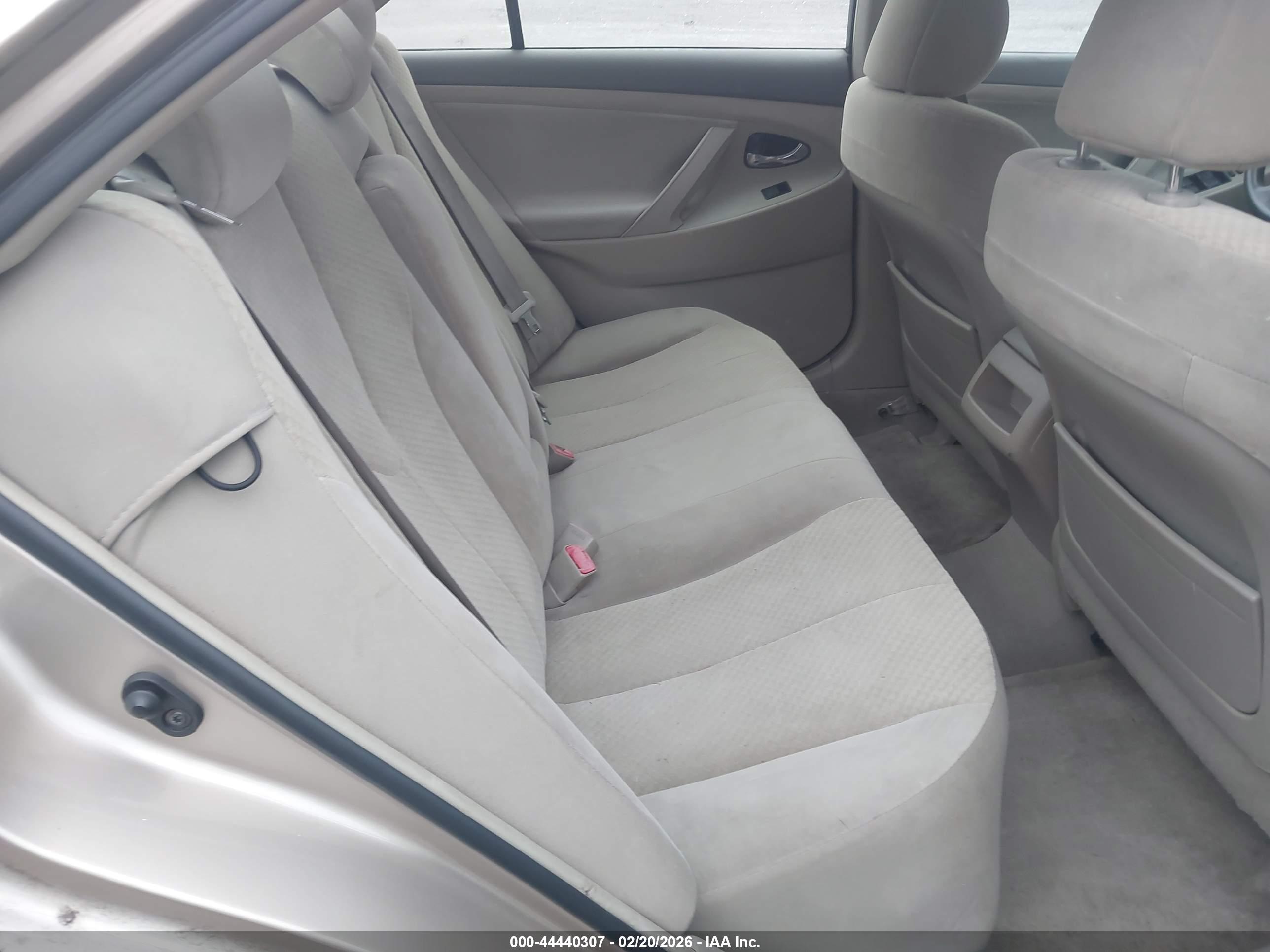 TOYOTA CAMRY image 8