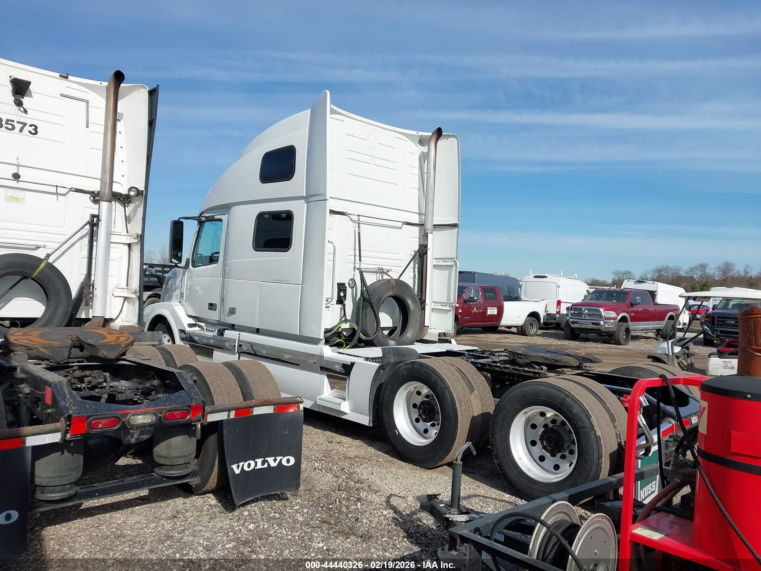 VOLVO VN image 3
