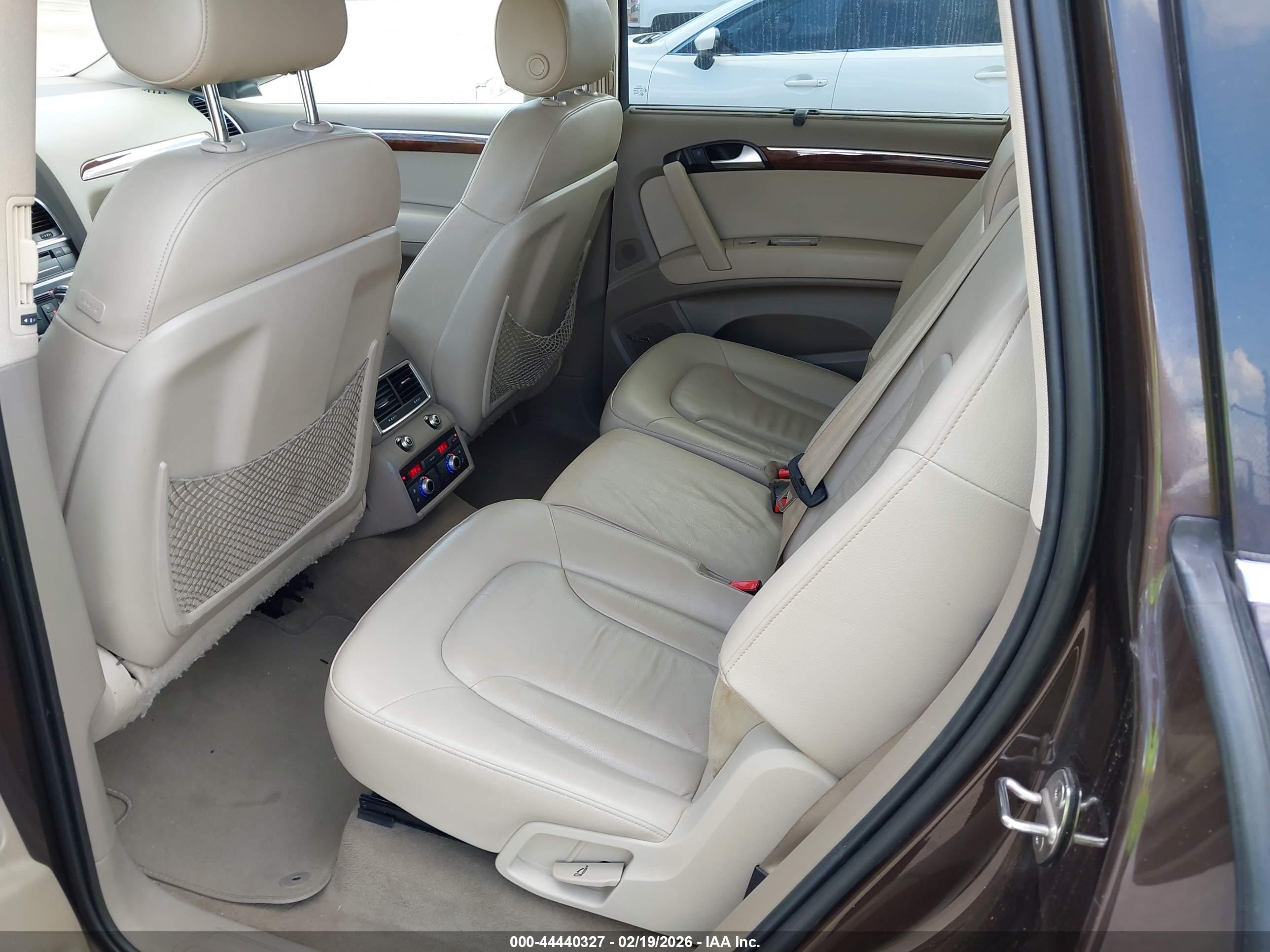 AUDI Q7 image 8