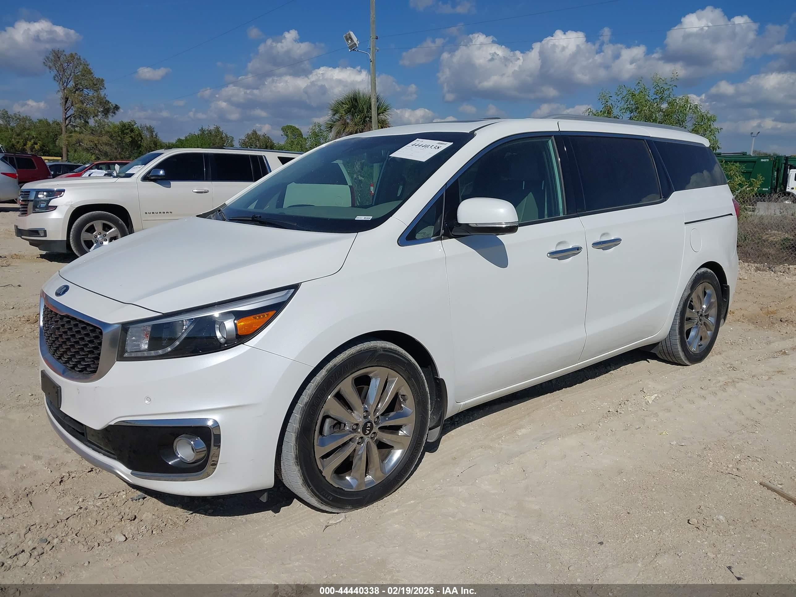 KIA SEDONA image 2