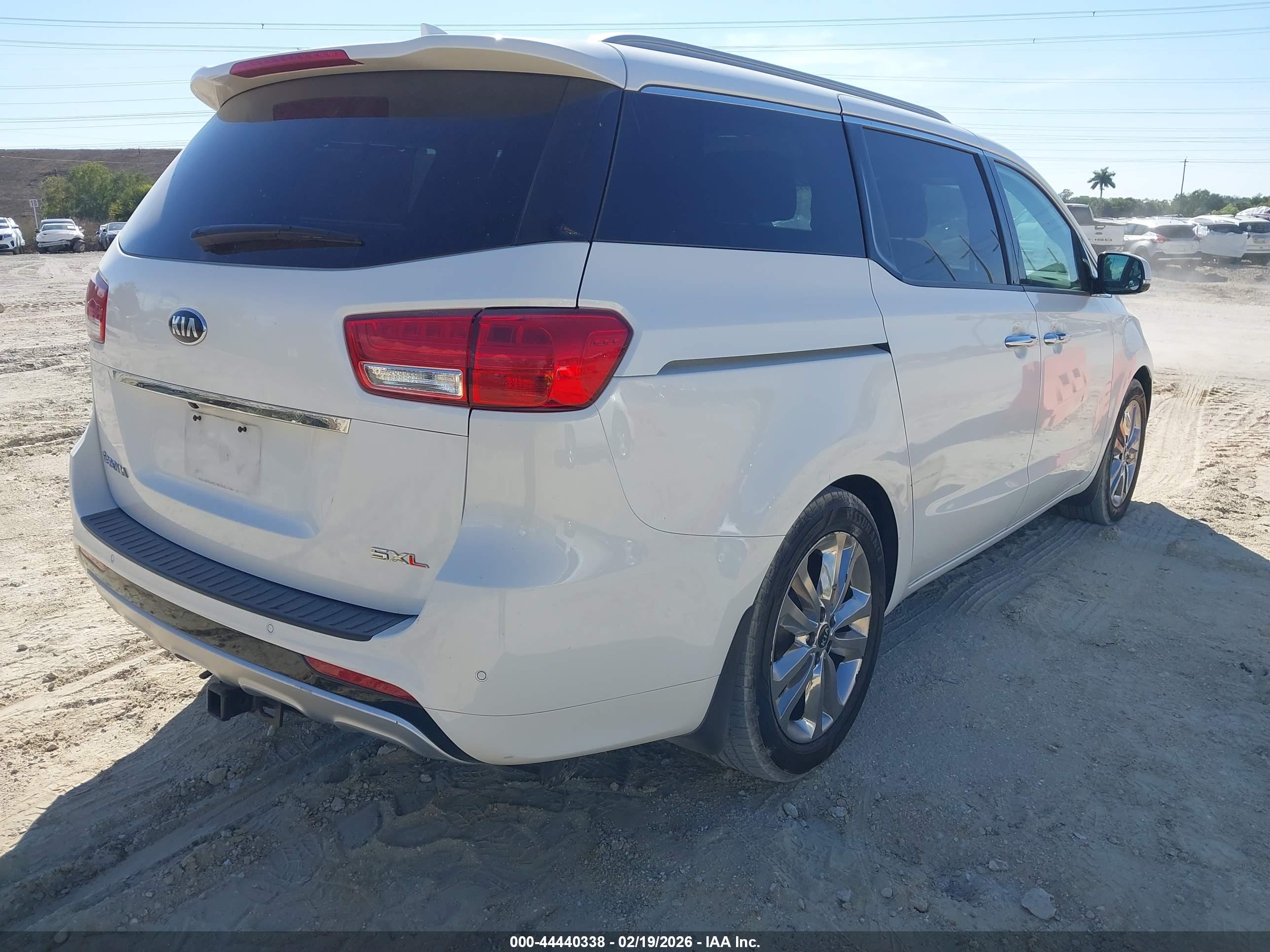 KIA SEDONA image 4