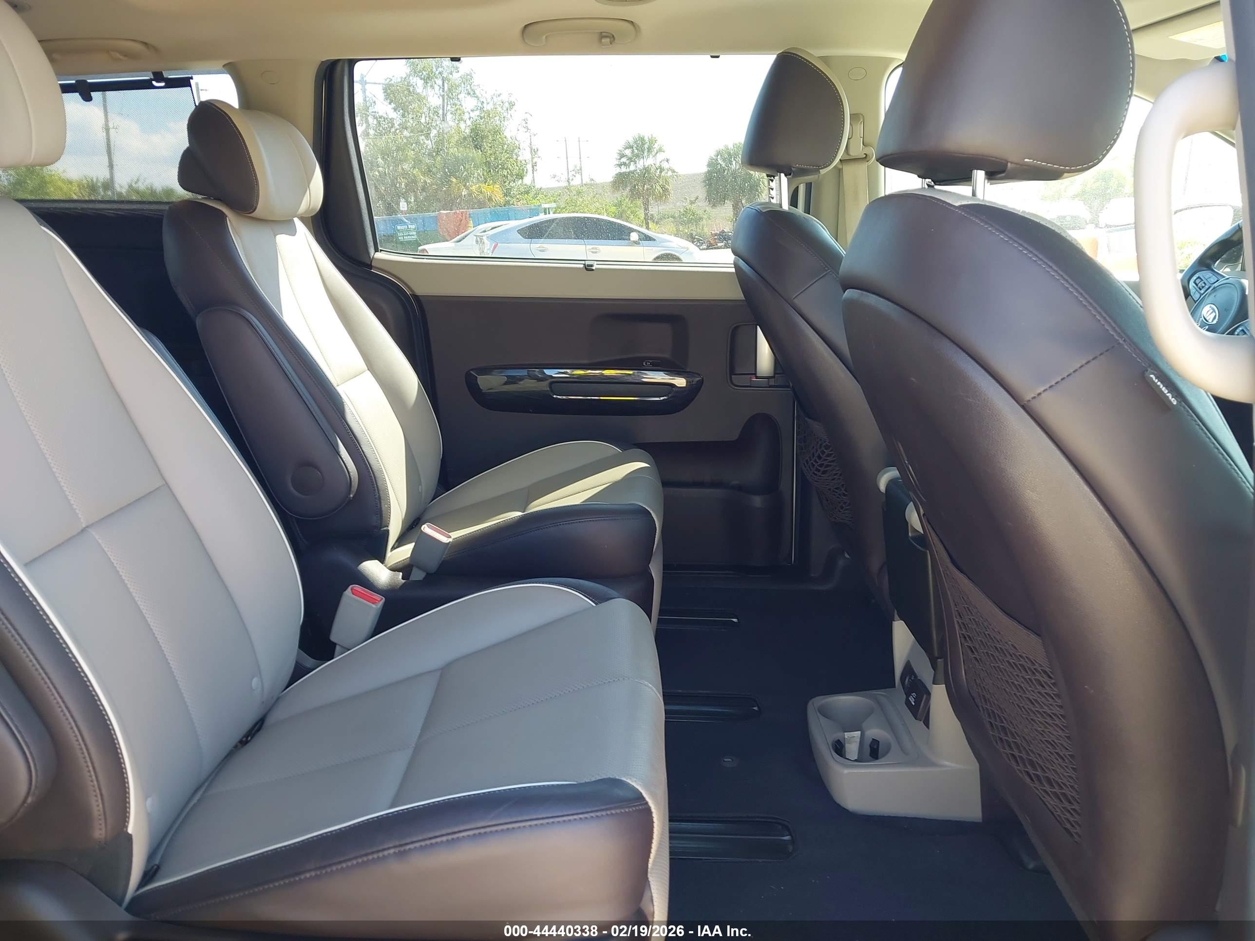 KIA SEDONA image 8