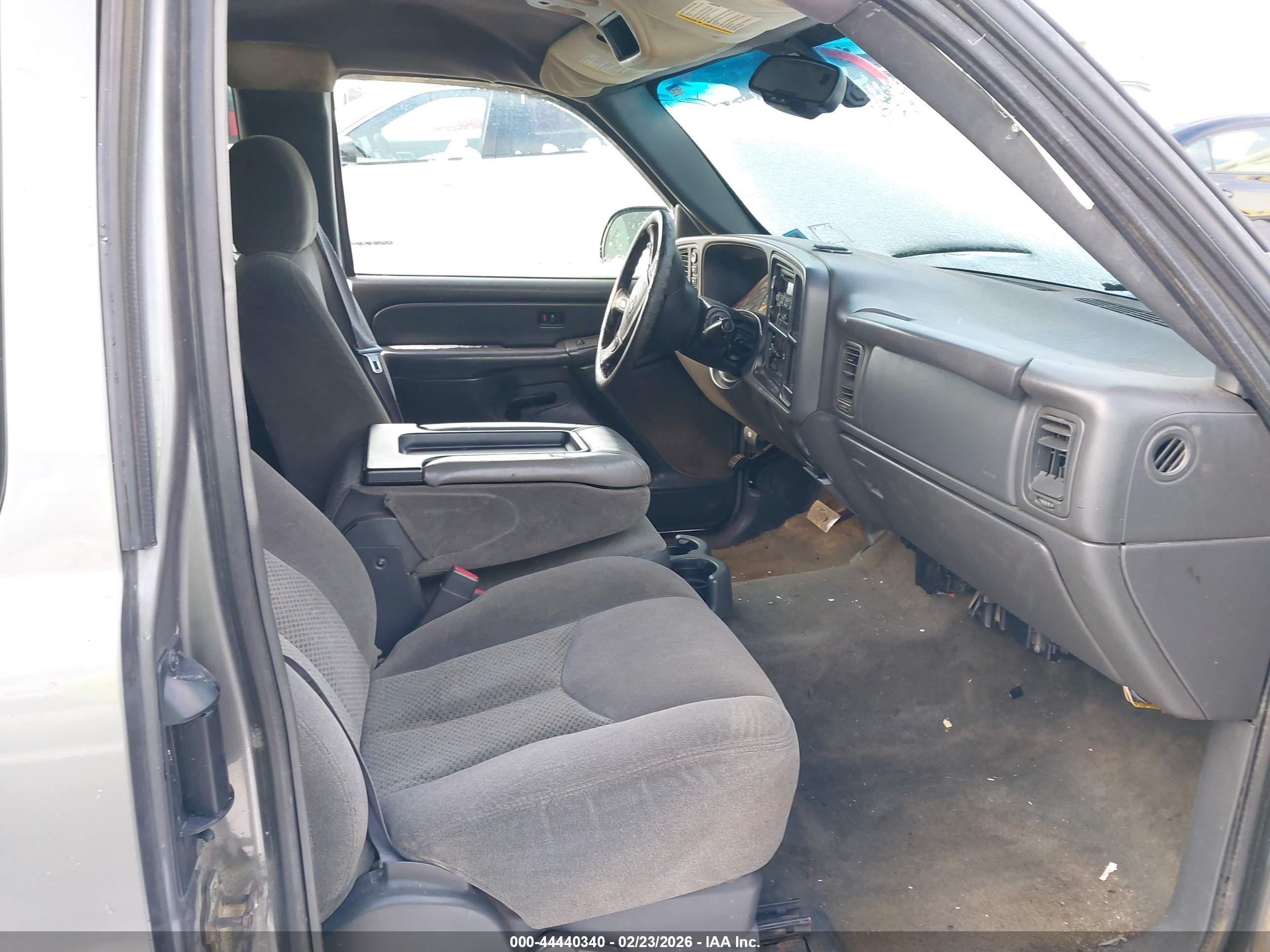 CHEVROLET SILVERADO image 5