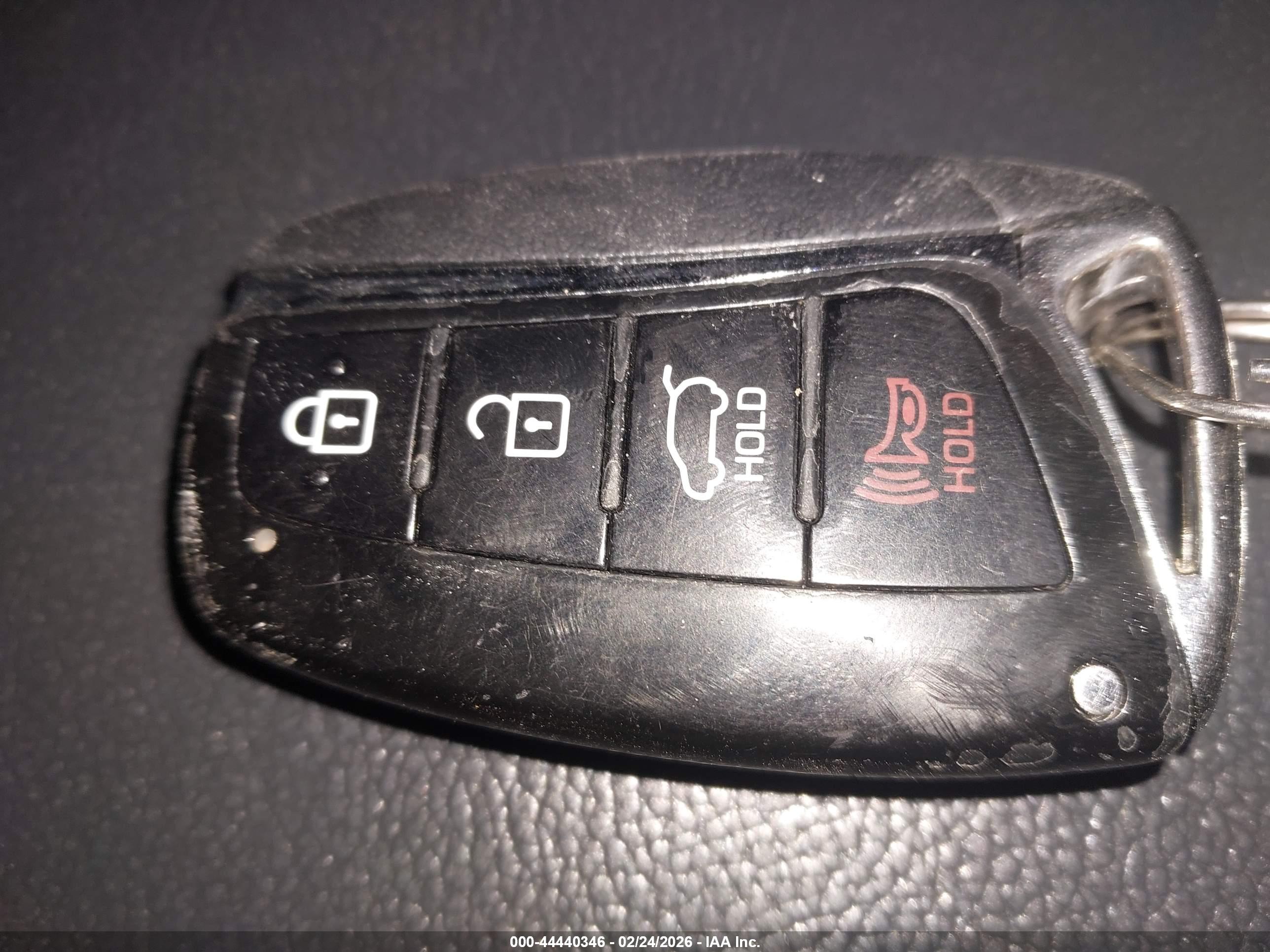 HYUNDAI SANTA image 11