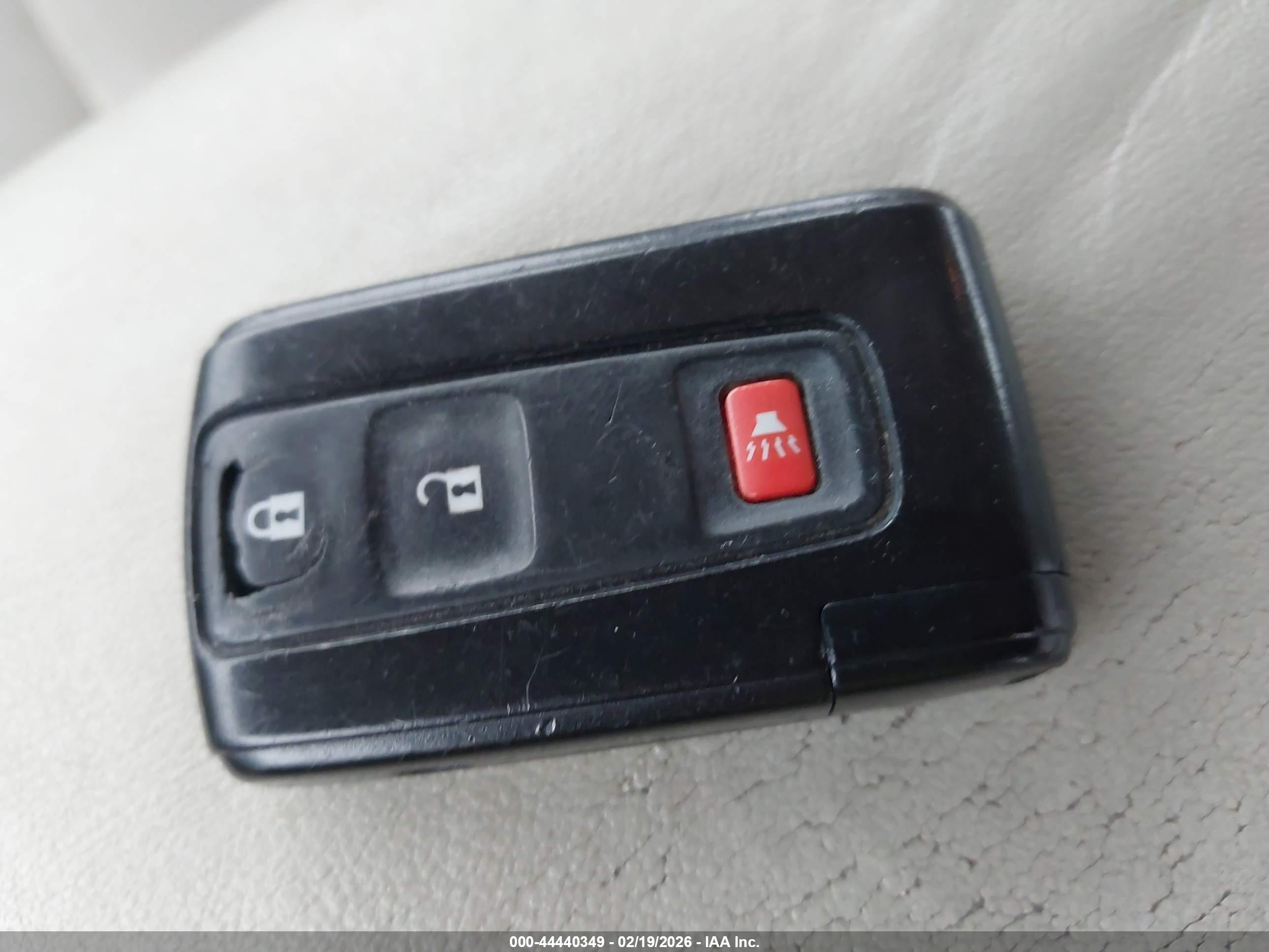 TOYOTA PRIUS image 11