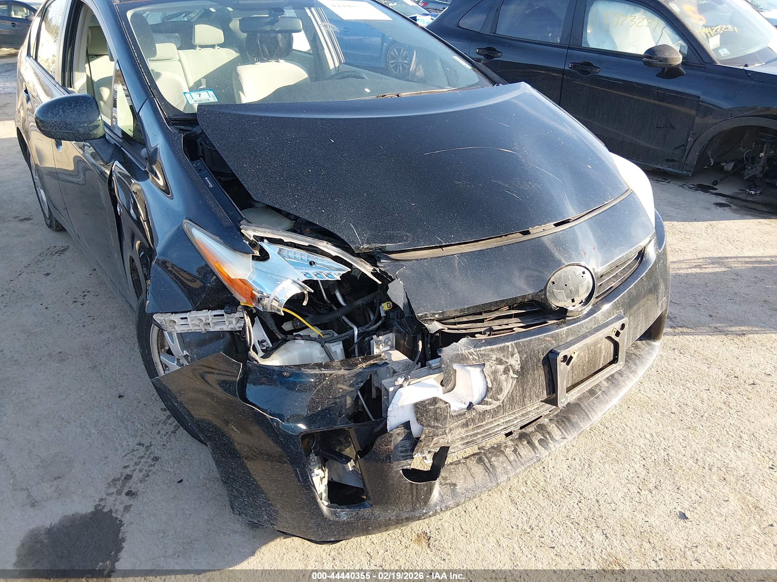TOYOTA PRIUS image 6